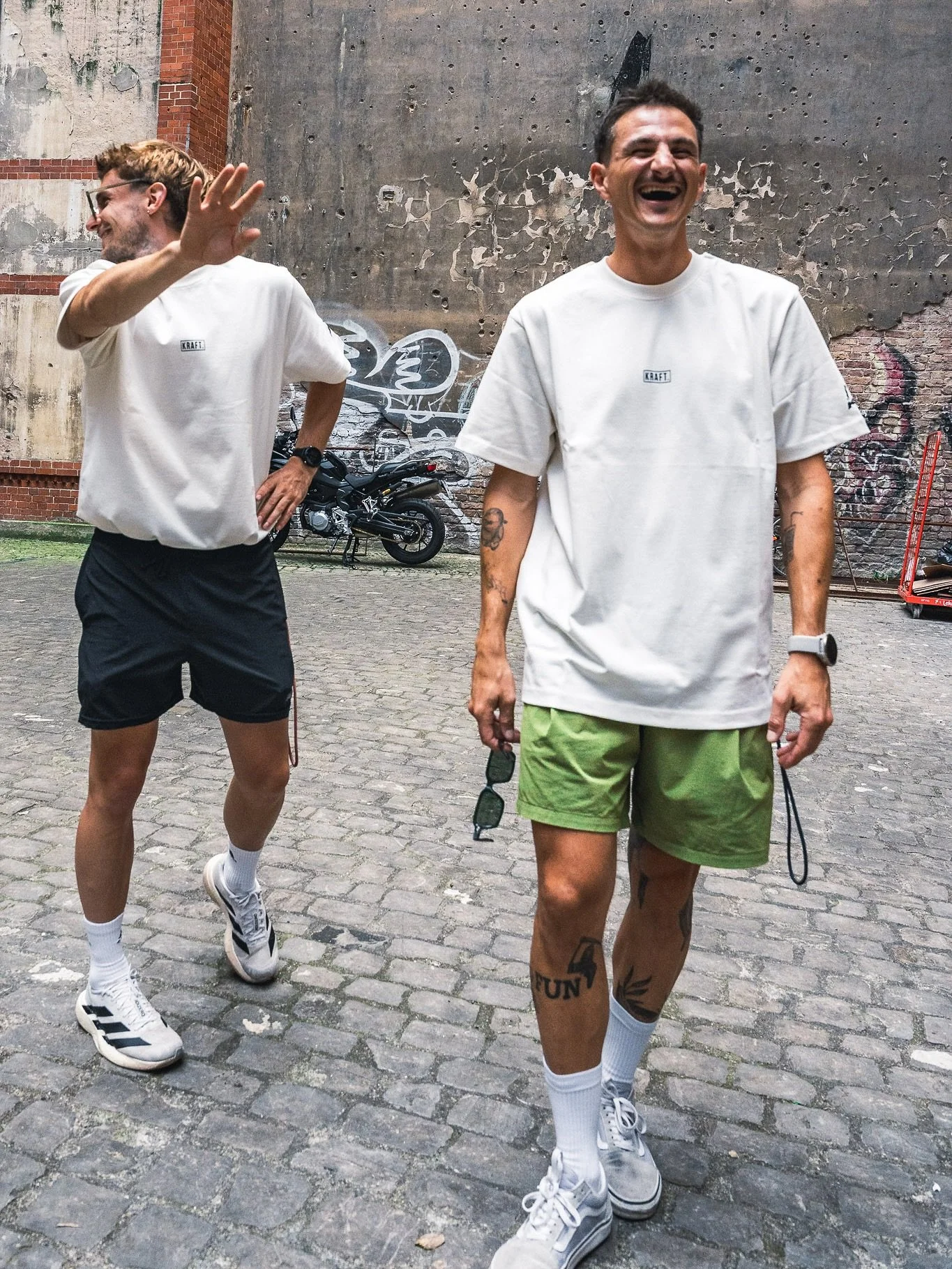 Schmei&szlig;t alle eure T-Shirts weg. Das neue @KRAFT10TAUSEND Off-White Tee ist da.

➡️ Ab sofort im Vorverkauf unter tickets.kraft10tausend.de
💅 29&euro; f&uuml;r alle Abholer am am 30.08. im Cantianstadion
🫦 39&euro; ab 08. September im Shop au