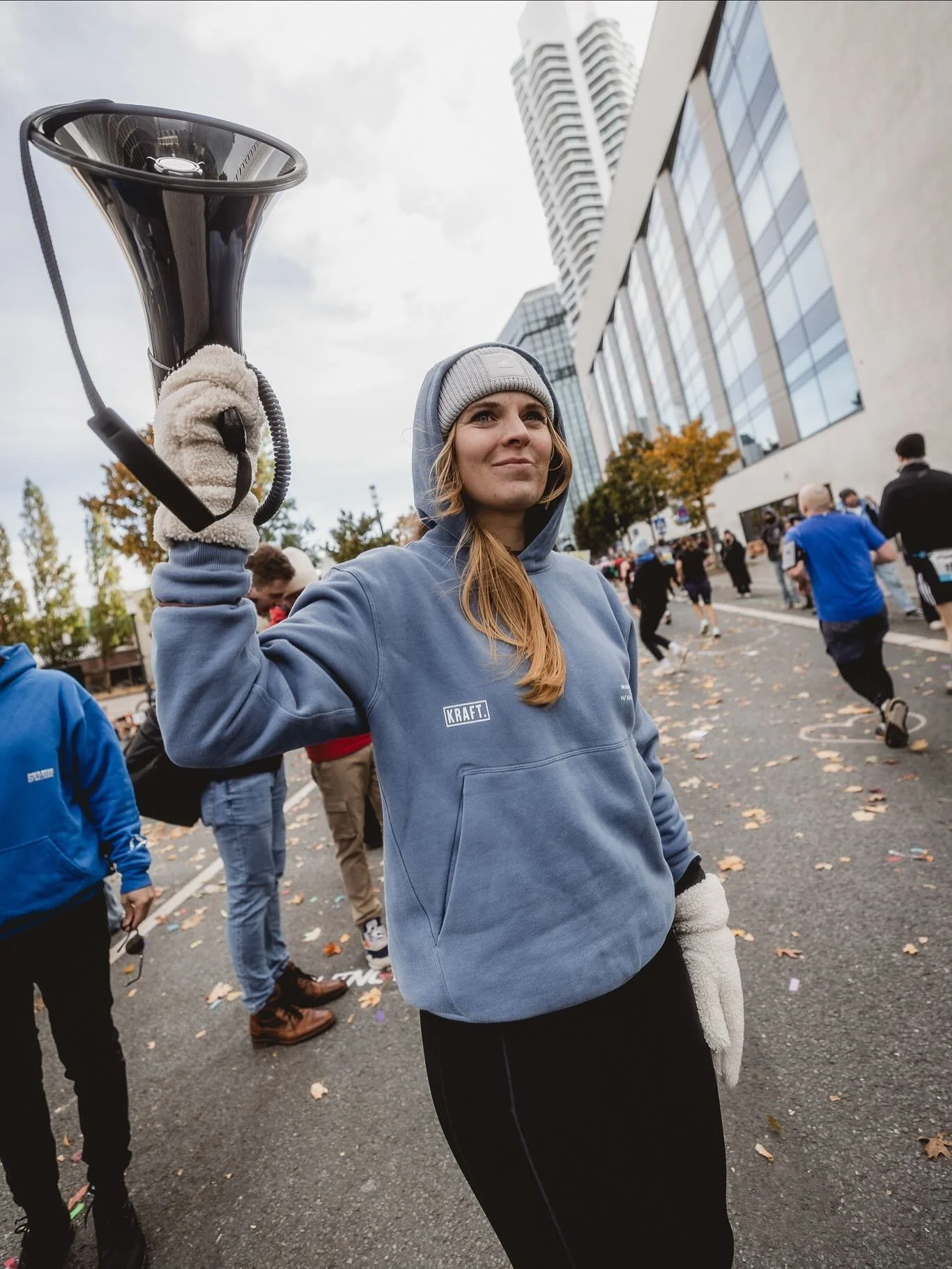 Frankfurt Marathon 2025 🔥
Ein richtig geiles Wochenende mit Abschluss und Höhepunkt in der Cheering Zone am Sonntag.
Von Freitag bis Sonntag ging es dieses Jahr das ganze Wochenende gemeinsam mit unseren Freund:innen von @rightnow.runclub rund
