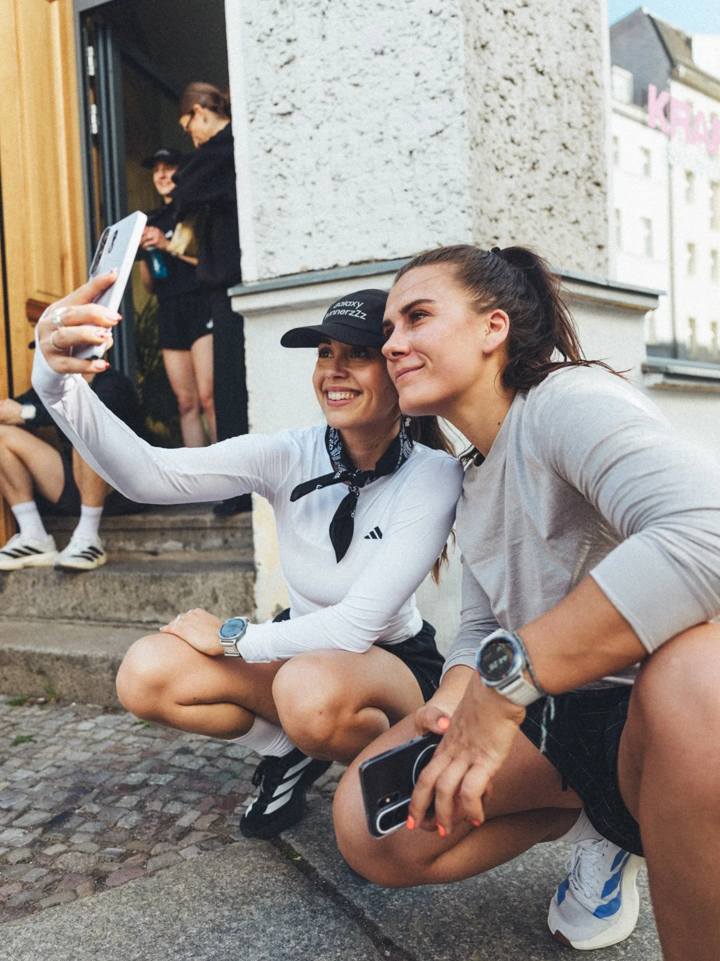 Weekend Recap von unserem Kick-Off mit den Samsung Galaxy RunnerzZz 2026 

Pizza von @discopizza.berlin 
Ausstattung von @samsunggermany 
Content Workshop von @marie.kmnsk 
Siebdruck mit @vintagespaeti 
Gemeinsamer Run durch Berlin Mitte
Brunch bei @