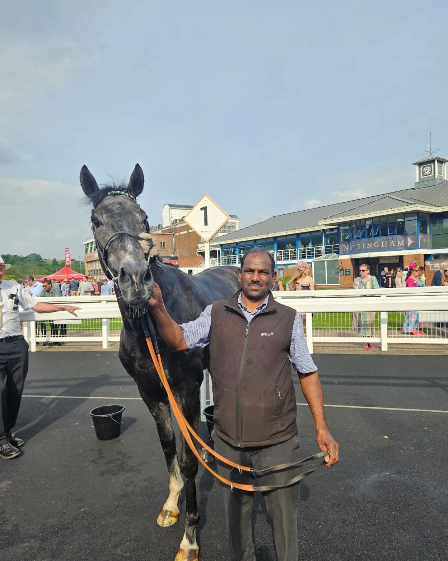 🏆🐎🏆 Capping off a successful week with a double winner today! 

RUKAANA (pic 1) shines with a fantastic win, from last to first, under a great ride by @chrishowarth01 at @nottingham_racecourse for @ziadgaladari 👏

And 

SOCIALITE (pic 2) claims v