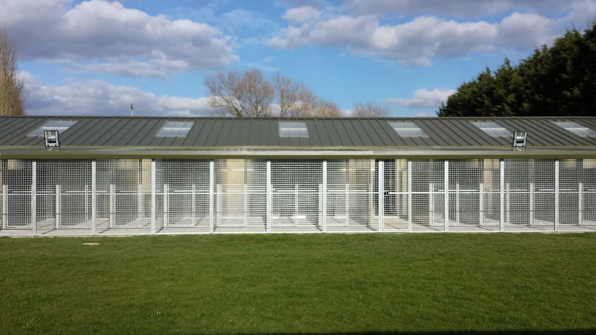 Four Paws Pet Hotel — Kennel Build