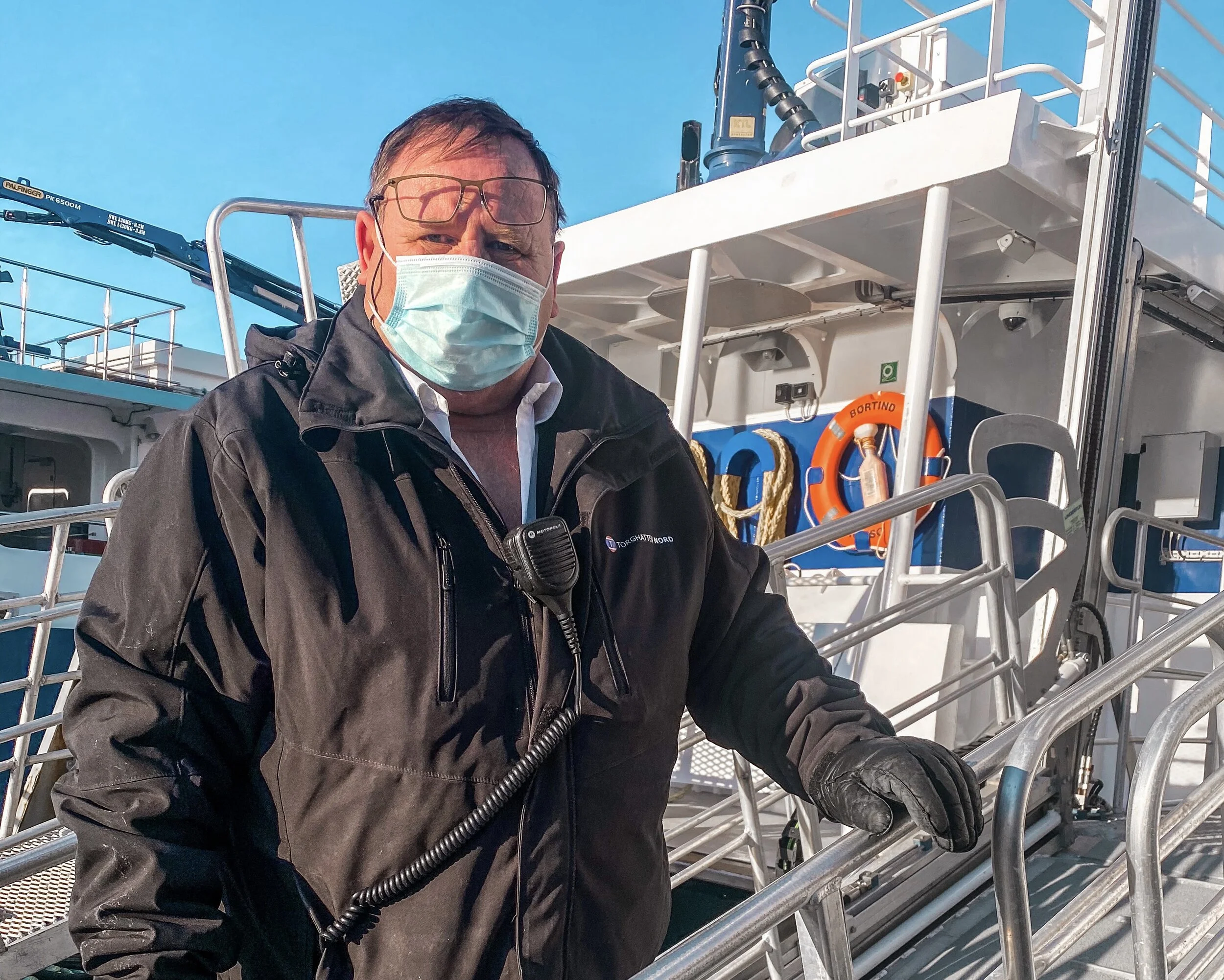 Oppfordrer sterkt til bruk av munnbind på offentlige transportmidler