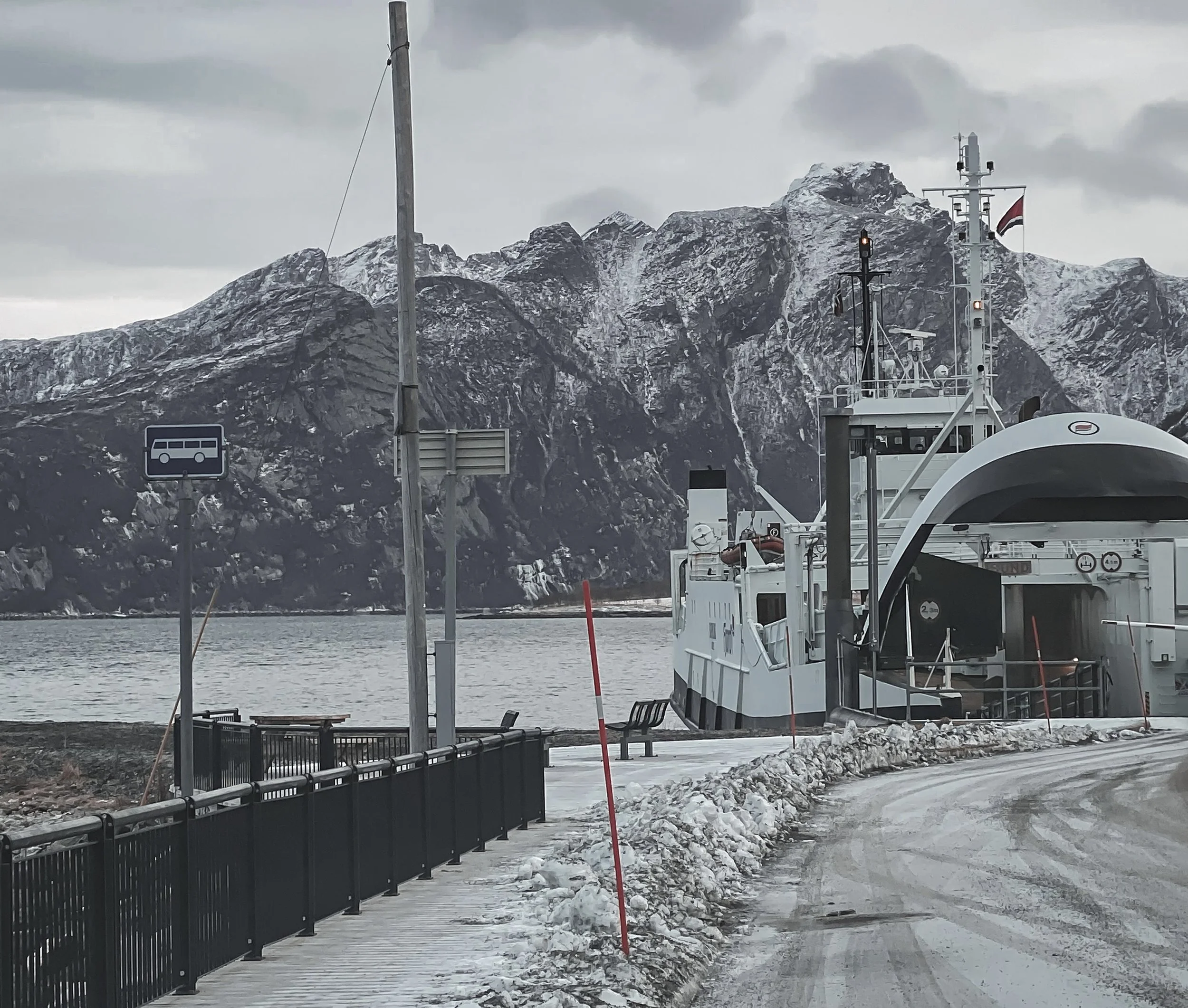 Kansellerer ferge mellom Festvåg og Misten