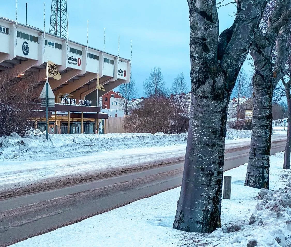 Vei stenges grunnet glimtkamp