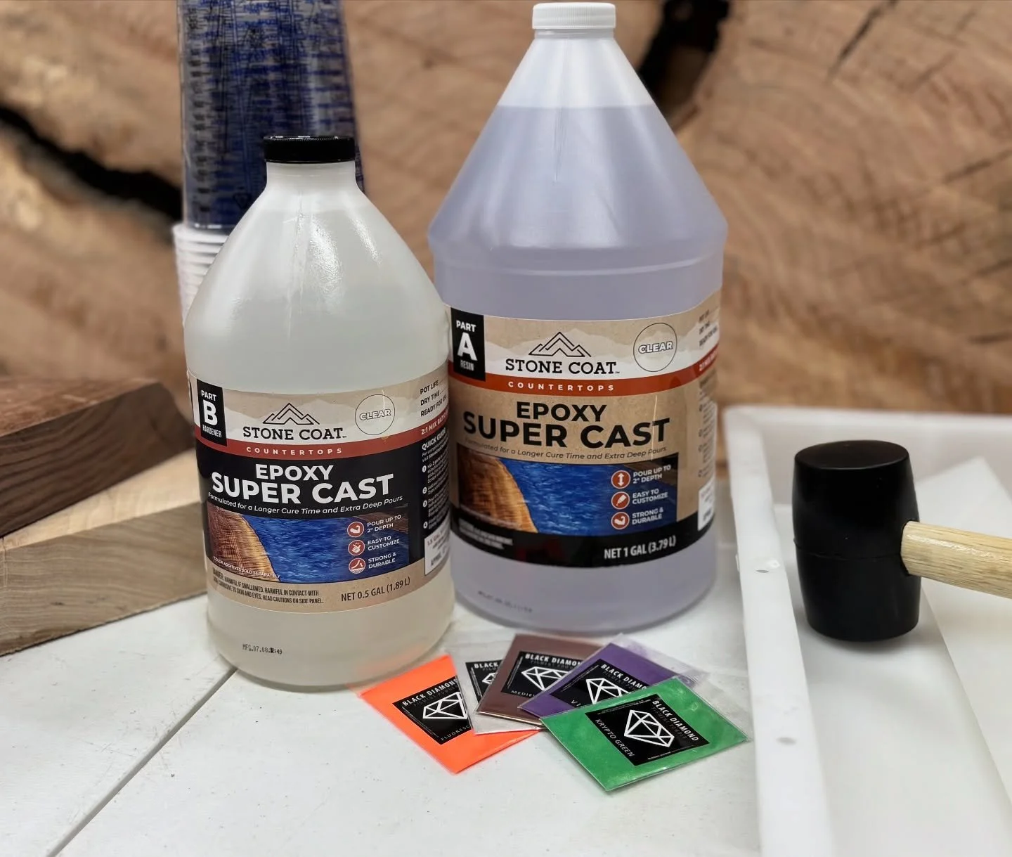 Who&rsquo;s excited for the epoxy class tomorrow? 🙋🏻&zwj;♀️ Big thank you to our epoxy sponsor @stonecoatcountertop for supplying their amazing product! 
&bull;
&bull;
&bull;
#epoxy #cuttingboard #class #newskill #woodworking #stonecoat #riverboard
