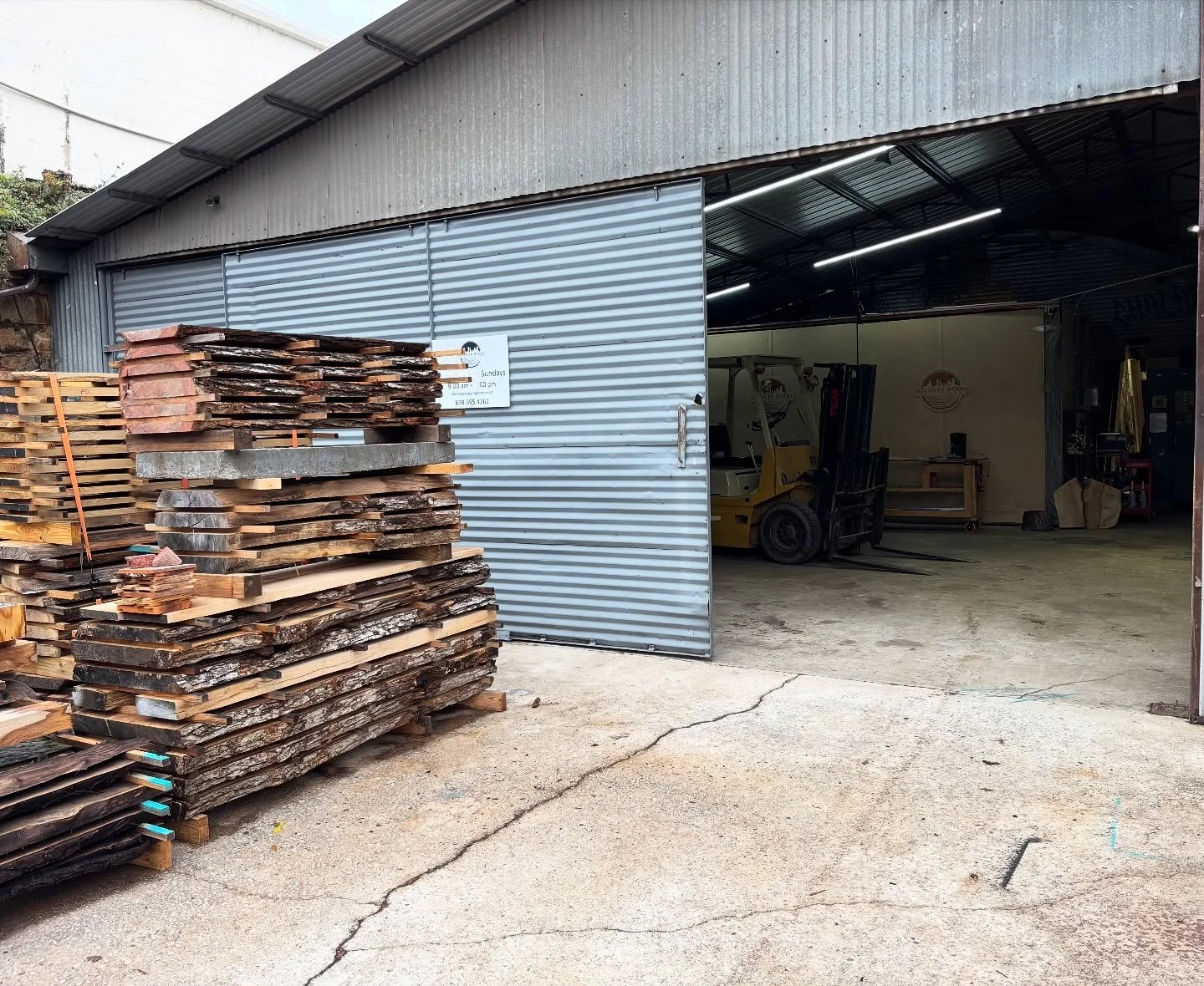 The road opened and so did our doors! Come on down and grab a slab!
&bull;
&bull;
&bull;
#grabaslab #thatgoodurbanwood #urbanforest #greencity #sawmill #localmill #nonprofit #atlantalumberyard