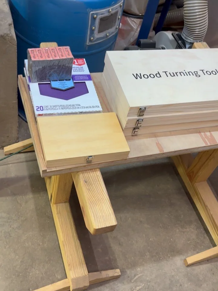 Our first Intro to Woodturning Class is set up and ready to go! Who&rsquo;s excited?! 🙋🏻&zwj;♀️🪵 
&bull;
&bull;
&bull;
#woodturningclasses #woodturning #woodworkingclasses