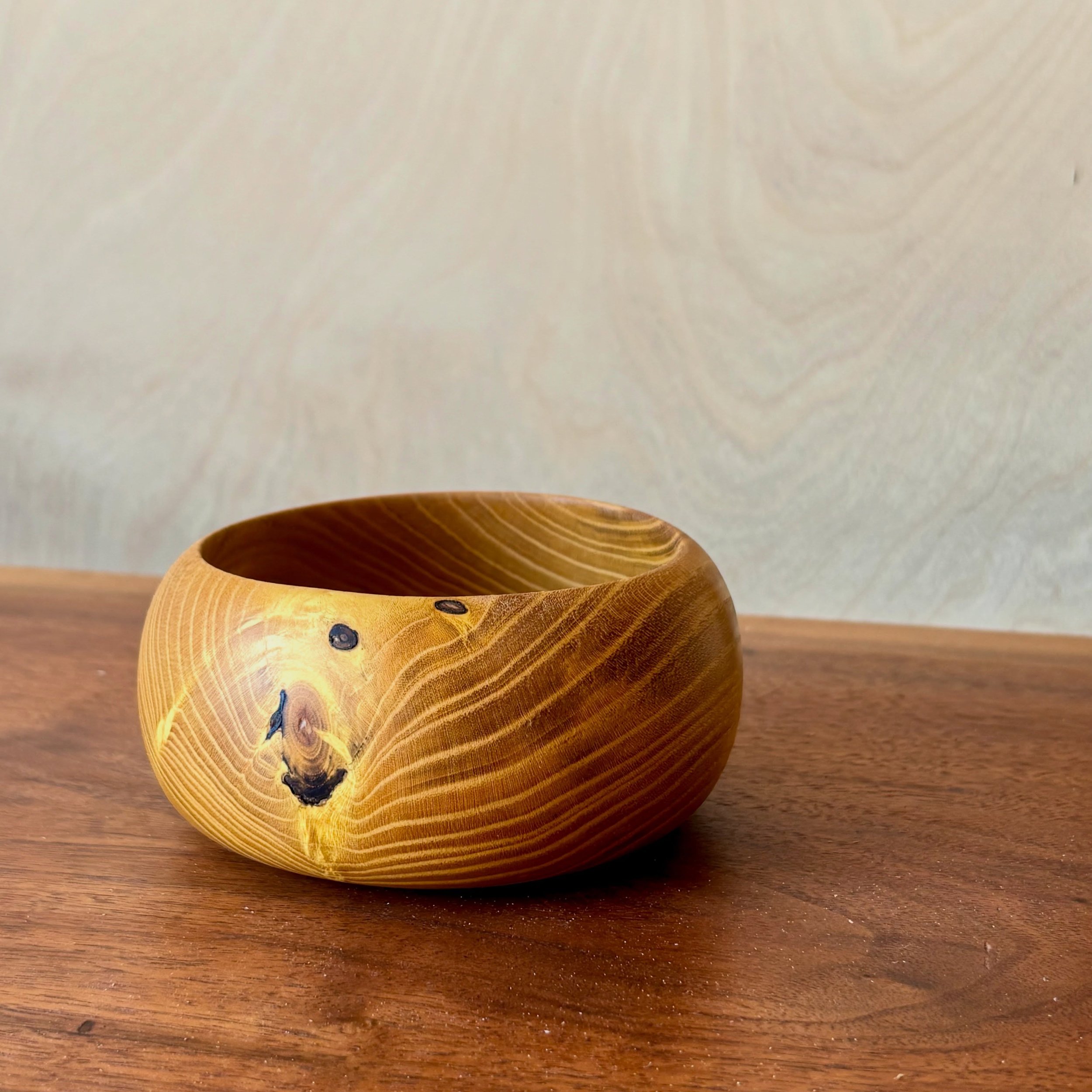 I love the color and grain pattern of this Mulberry bowl! So pretty 🤩 Available in the online store, in the Maker Box category. There is a handful of new handcrafted pieces available, and more I need to upload. Shop online or at the warehouse in the