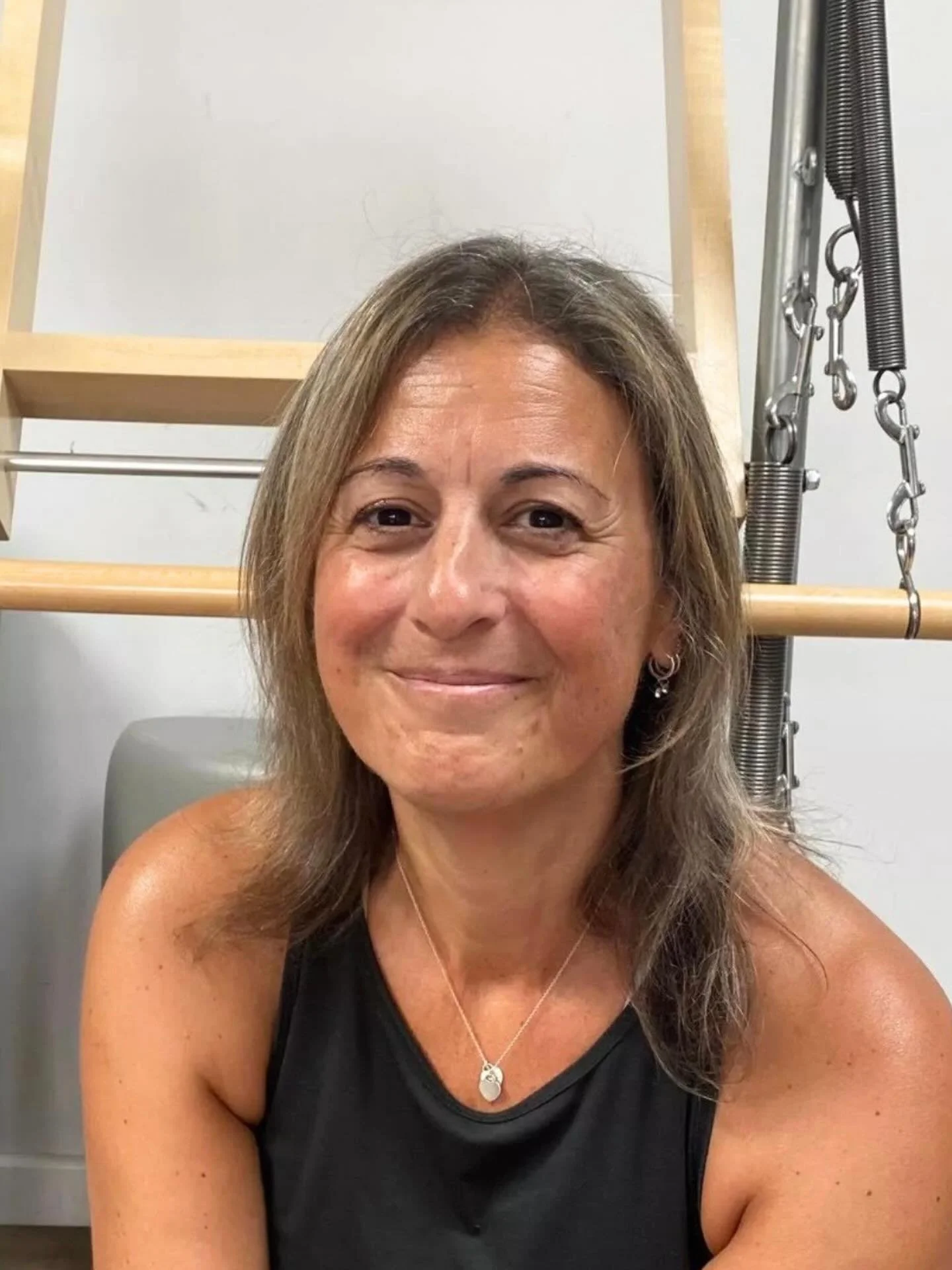 Meet Vicky: A powerhouse of knowledge with a passion for fearless movement at our member, @pilatesbarns 
&nbsp;🧠
Vicky&rsquo;s journey began 15 years ago, but it was her recovery from a herniated disc and sciatica that truly revealed the transformat