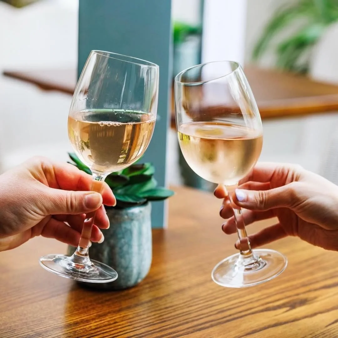 Our member @whitehorseharpenden is a Harpenden favourite for good reason 
🍷
Set just outside the town centre, this countryside gastropub blends cosy interiors with a spacious garden perfect for long lunches or relaxed evenings.
☀️
Expect elevated Br