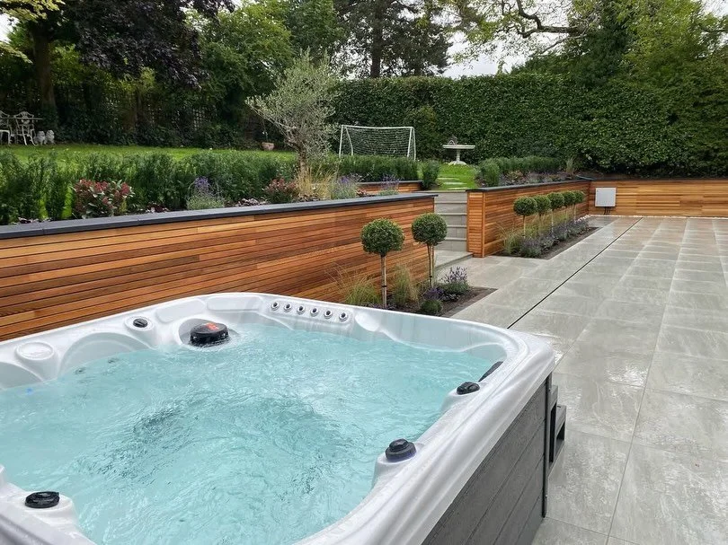 A complete transformation for this property in Radlett.
🏠 
Our member @tmtreeandlandscapingltd completed work on both the front and rear of this home, creating a clean, modern outdoor space designed to improve both appearance and practicality.
🌳
Fr