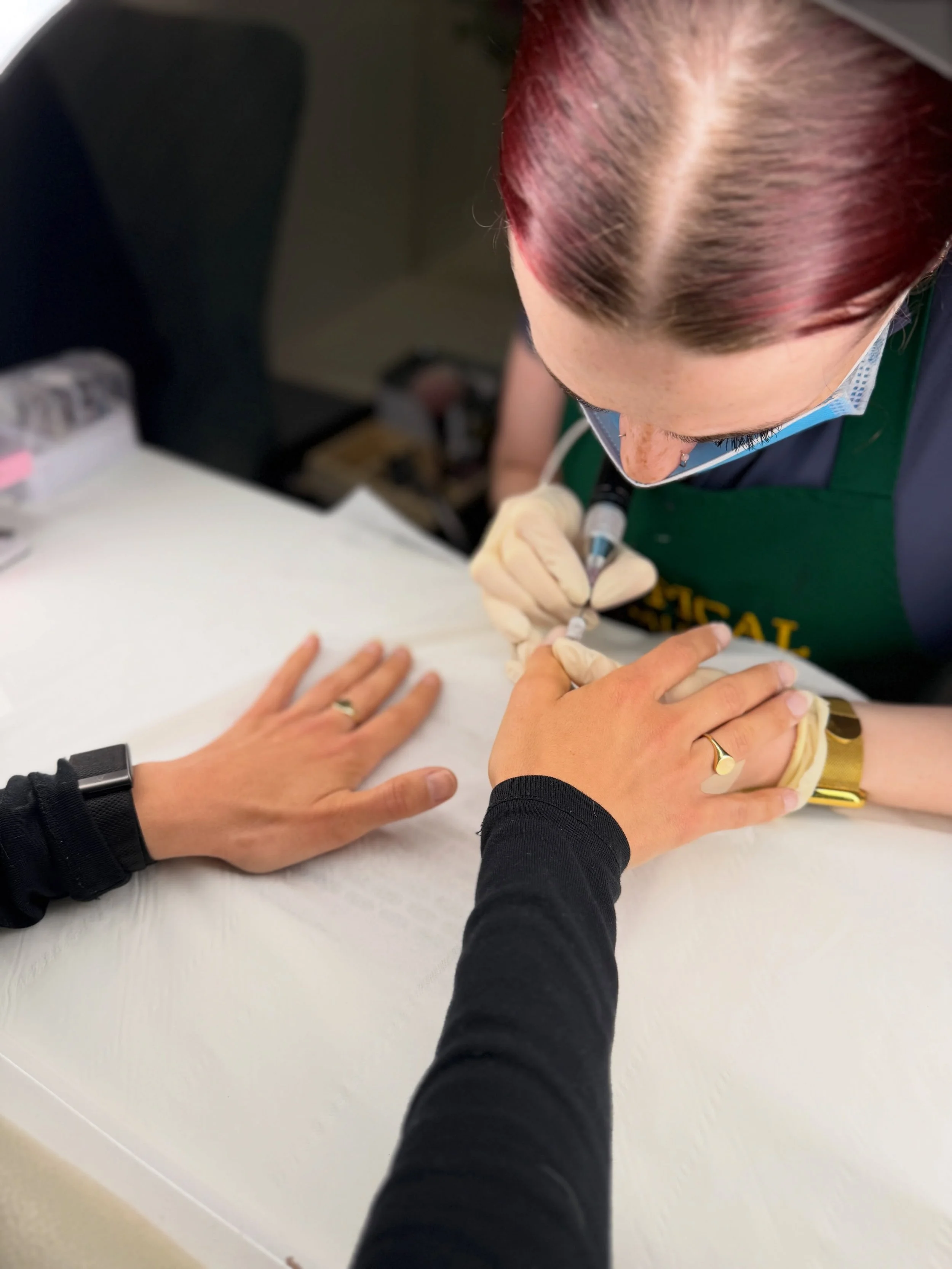 💅🏼 Tropical Salon 💅🏼

We headed over to our member @tropicalsalon18 on Station Road this morning to have a manicure and we were thoroughly impressed. 
🙏
Tropical is a one-stop-shop offering haircuts and colour, blowouts, manicures, pedicures and