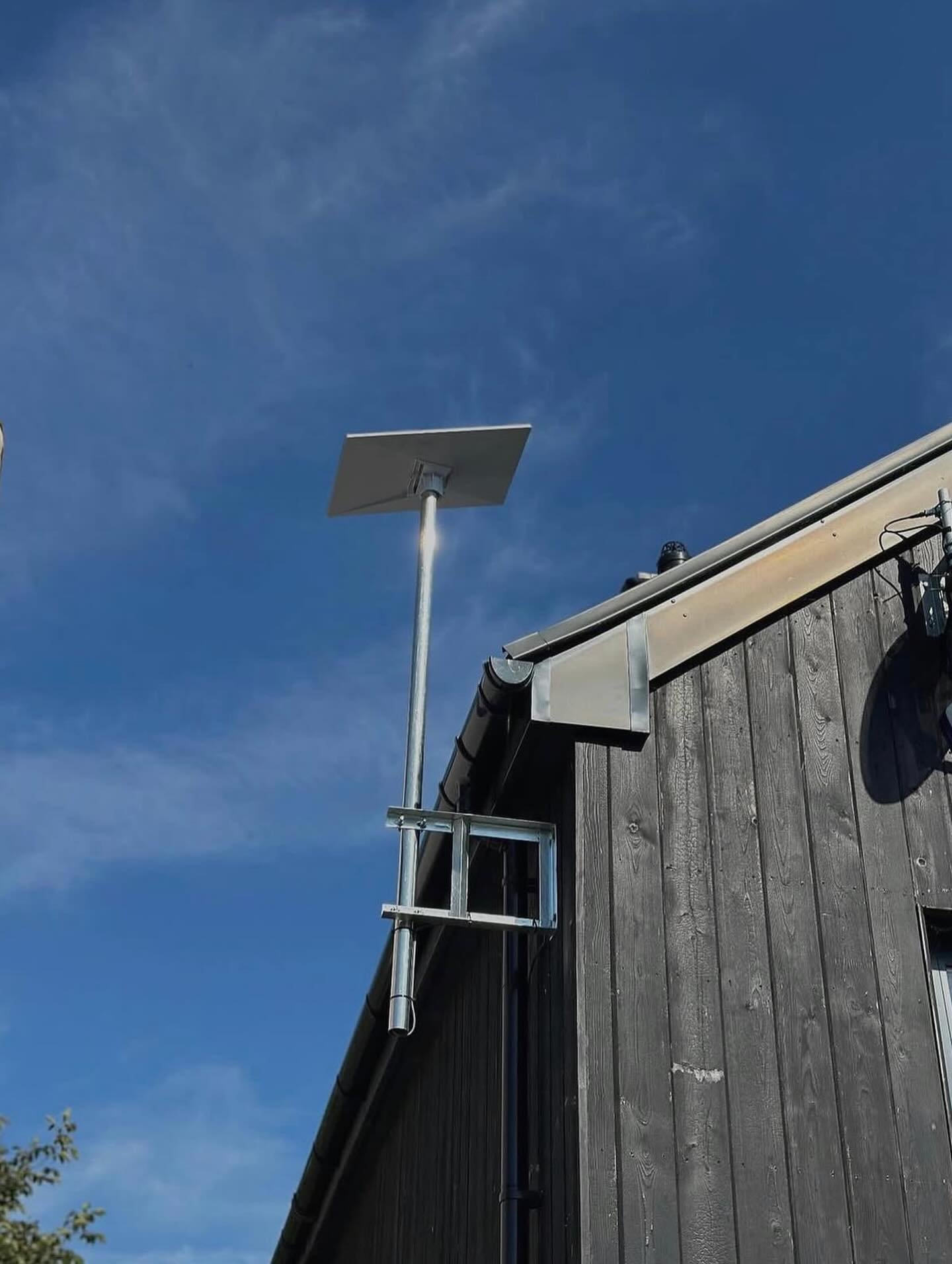 Another successful Starlink installation, completed by our member @countrifinetworks 
⚡
They are one of the leading @starlinkcooficial installers across Herts, Beds, and Bucks. 
🌟
Another happy customer is now enjoying blazing-fast internet thanks t