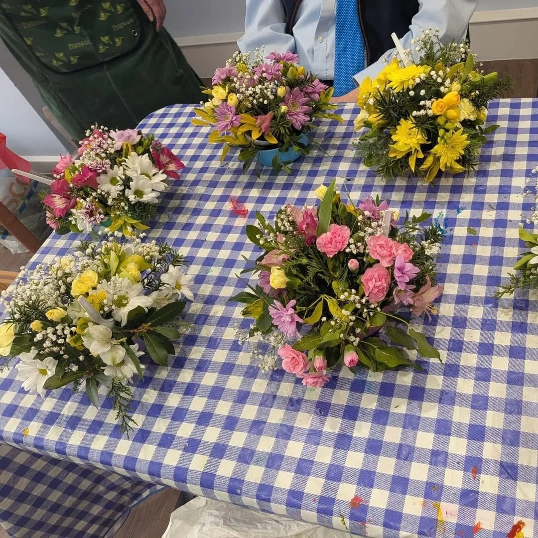 A wonderful burst of colour and creativity with our member @curaa_group 
🌸
@curaa_group were delighted to welcome Judith, who led a beautiful flower arranging workshop for the residents. Much fun was had by all as everyone got hands-on, creating stu