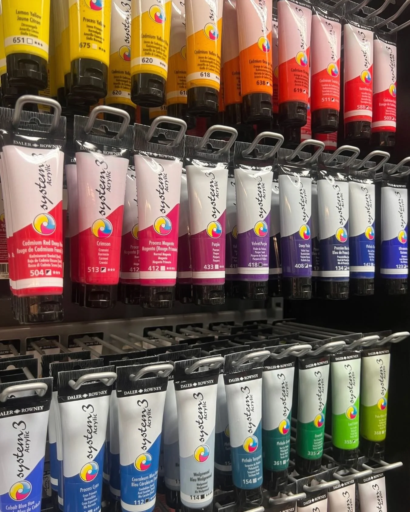 🎨 Artscape Harpenden 🎨

Our member @artscapeharpenden are fully stocked with the much-loved System 3 Acrylics by Daler-Rowney, a brilliant all-round paint range known for its smooth application, strong pigment, and great value. Perfect for students
