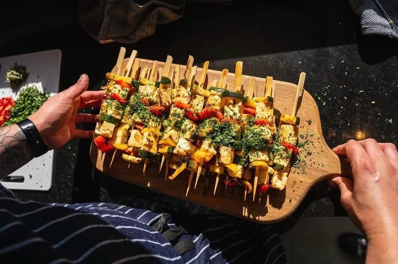 Thinking summer catering? 
☀️ 
Think about our member @thepink_elephant  and their barbecue&rsquo;s.
🍗
With the sunshine returning what better way to celebrate the summer of 2025 then with delicious skewers and fresh salads. 
🥗
The Pink Elephant ha