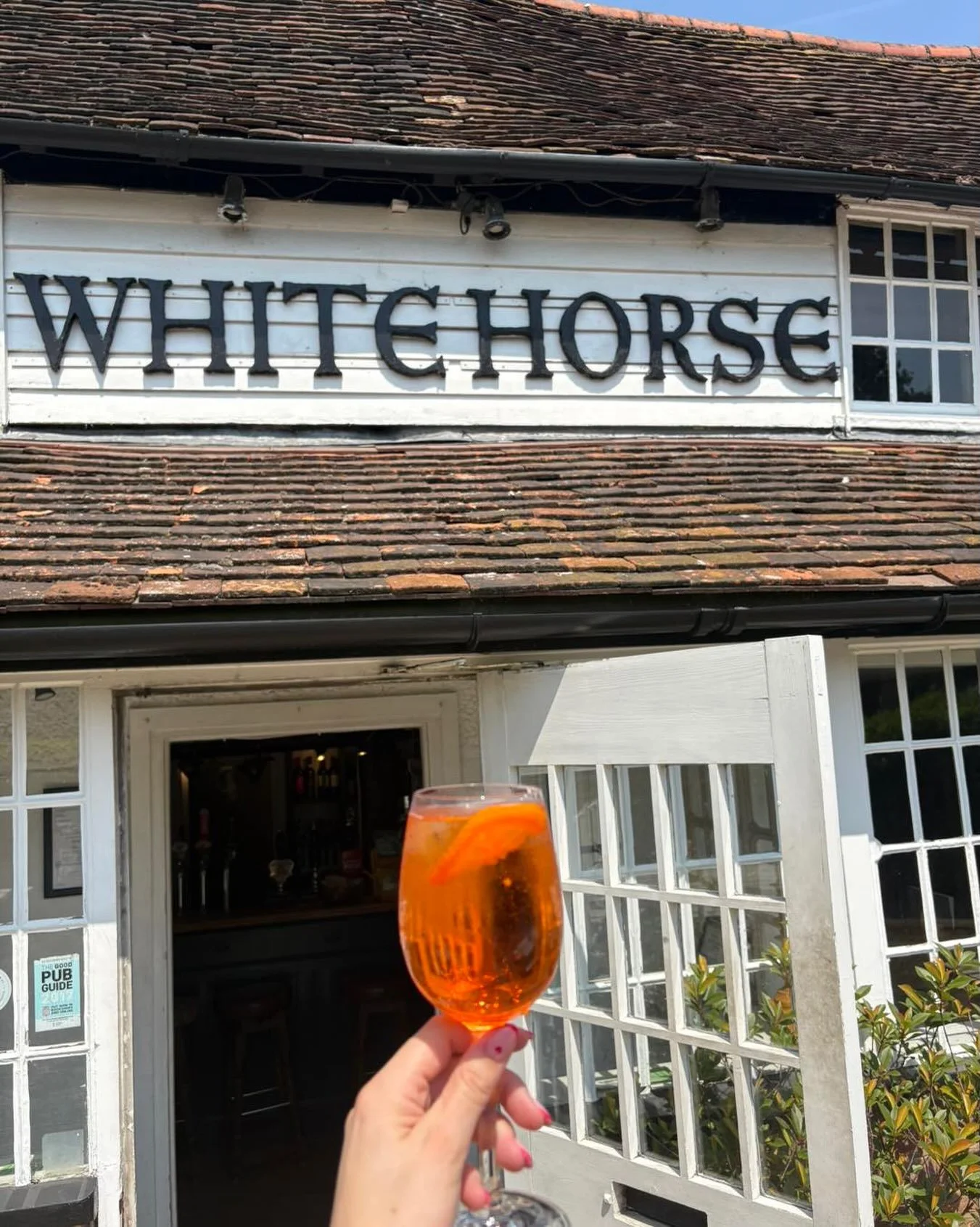 Good company deserves great drinks. 
🍸
From perfectly poured pints and expertly crafted cocktails to fine wines and refreshing spritzes, our member @whitehorseharpenden has something for every occasion.
🥂
Visiting on a Friday? 
🎉
Head down between