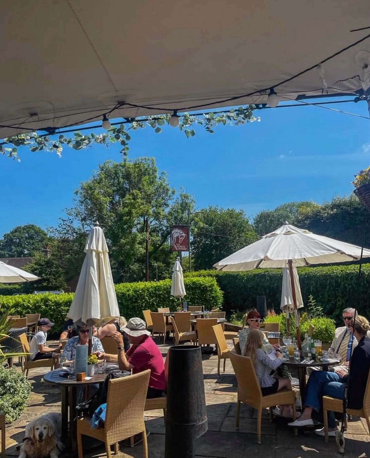 Our member @whitehorseharpenden and their outdoor terrace is the perfect spot to soak up the summer. Perfect for lunches, dinners or evening drinks. 
🍻
With plenty of space, fresh air, and a cosy fire pit for when the sun dips, it&rsquo;s made for t