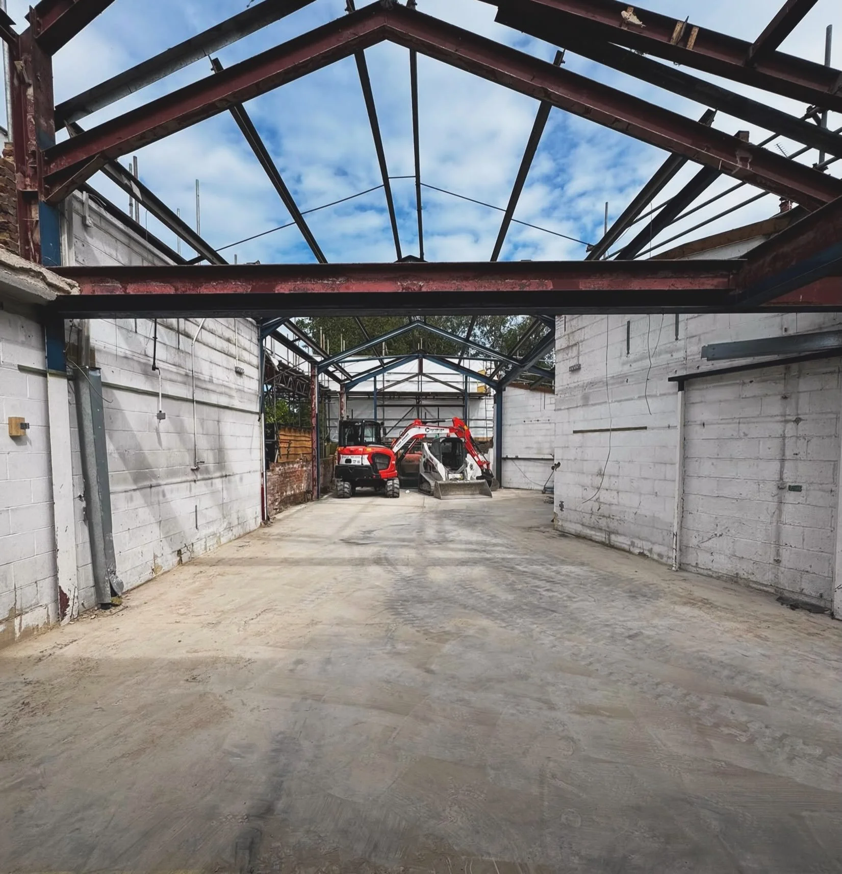Our member @rosewood_contracting is currently in the process of demolishing this commercial property to make way for a beautiful new countryside home.
🏡 
@rosewood_contracting says It&rsquo;s always exciting to see the beginning of a transformation,