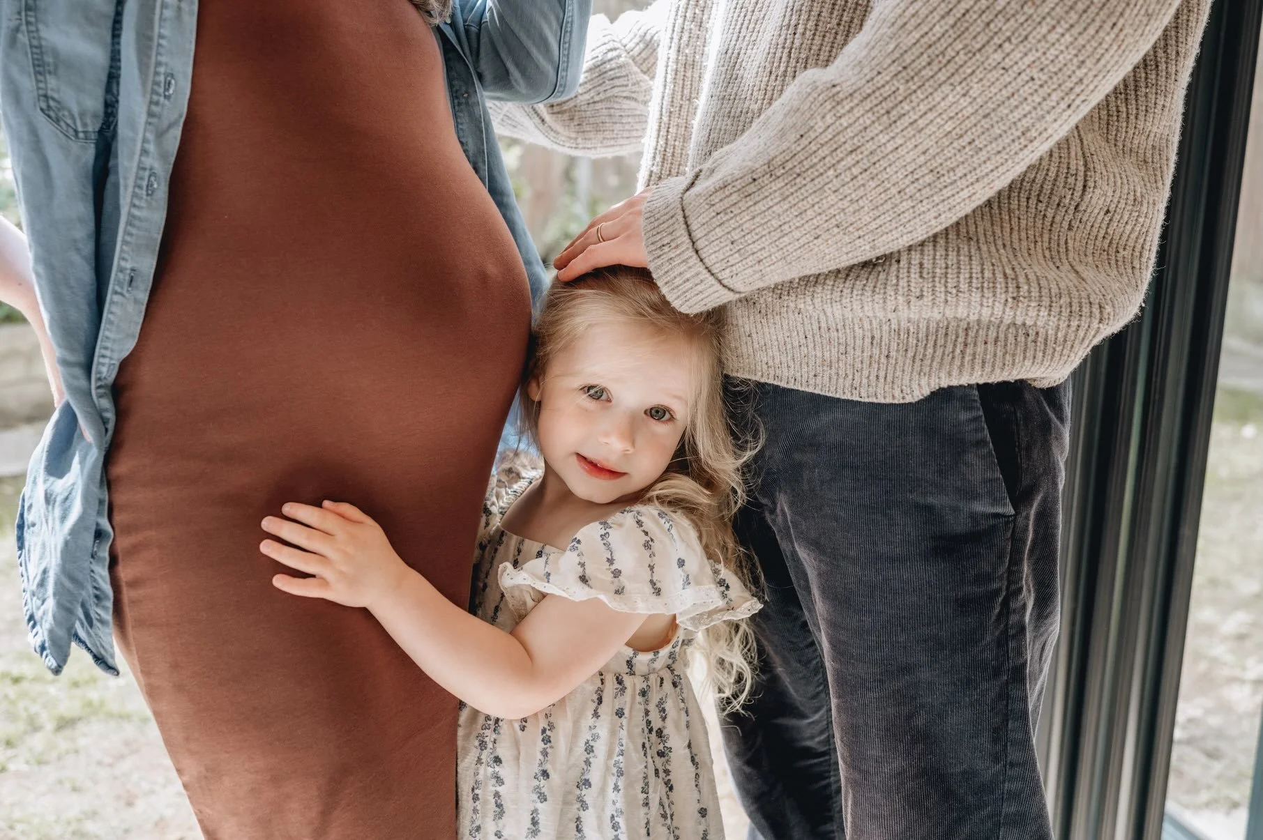 Most parents worry how older sibling will behave during a maternity or newborn session. But honestly our member @karen.leleu.photography loves the energy they bring. They also do a great job of getting parents to relax and just be themselves in front