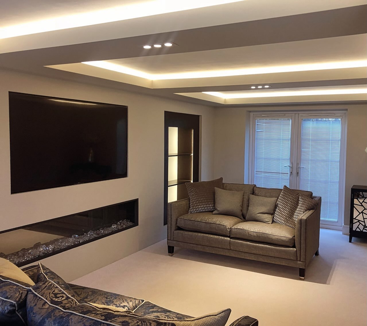 🏡 Stunning Lounge Transformation 🏡

Another incredible renovation completed by our member @rosewood_contracting . Swipe to see the before &amp; after of this luxury lounge makeover for a high-net-worth client. 
🛋️ 
From outdated to outstanding, @r