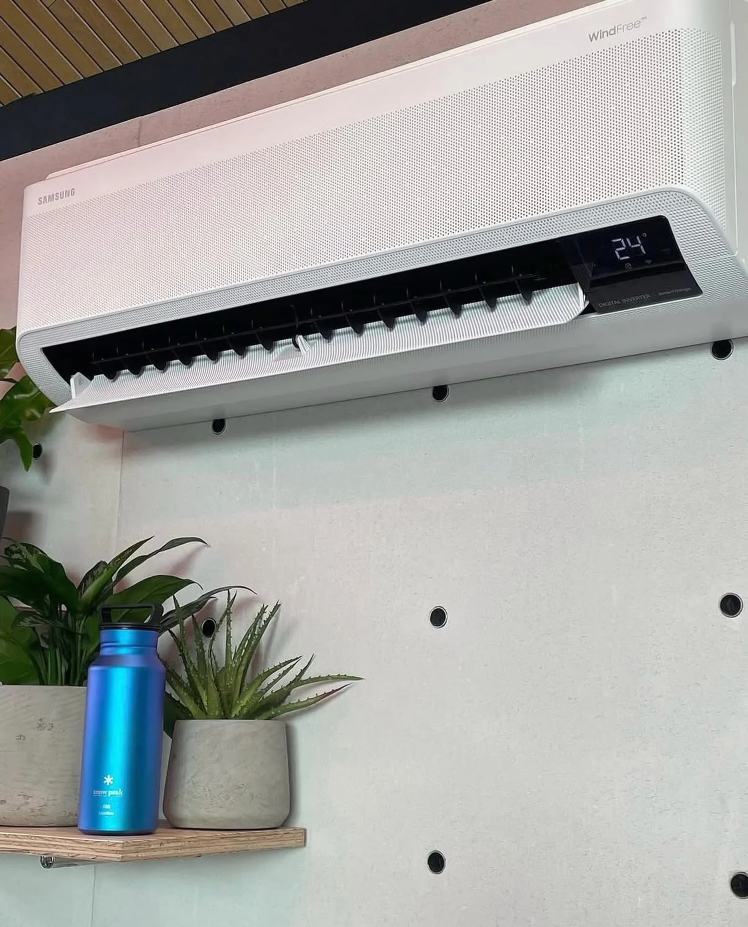 ❄️ Small air con units, big difference ❄️

Perfect for keeping things cool, comfortable, and efficient without taking over your space. 
🧊 
With our member @dyskairconditioning clients can benefit from expert guidance from design through to installat