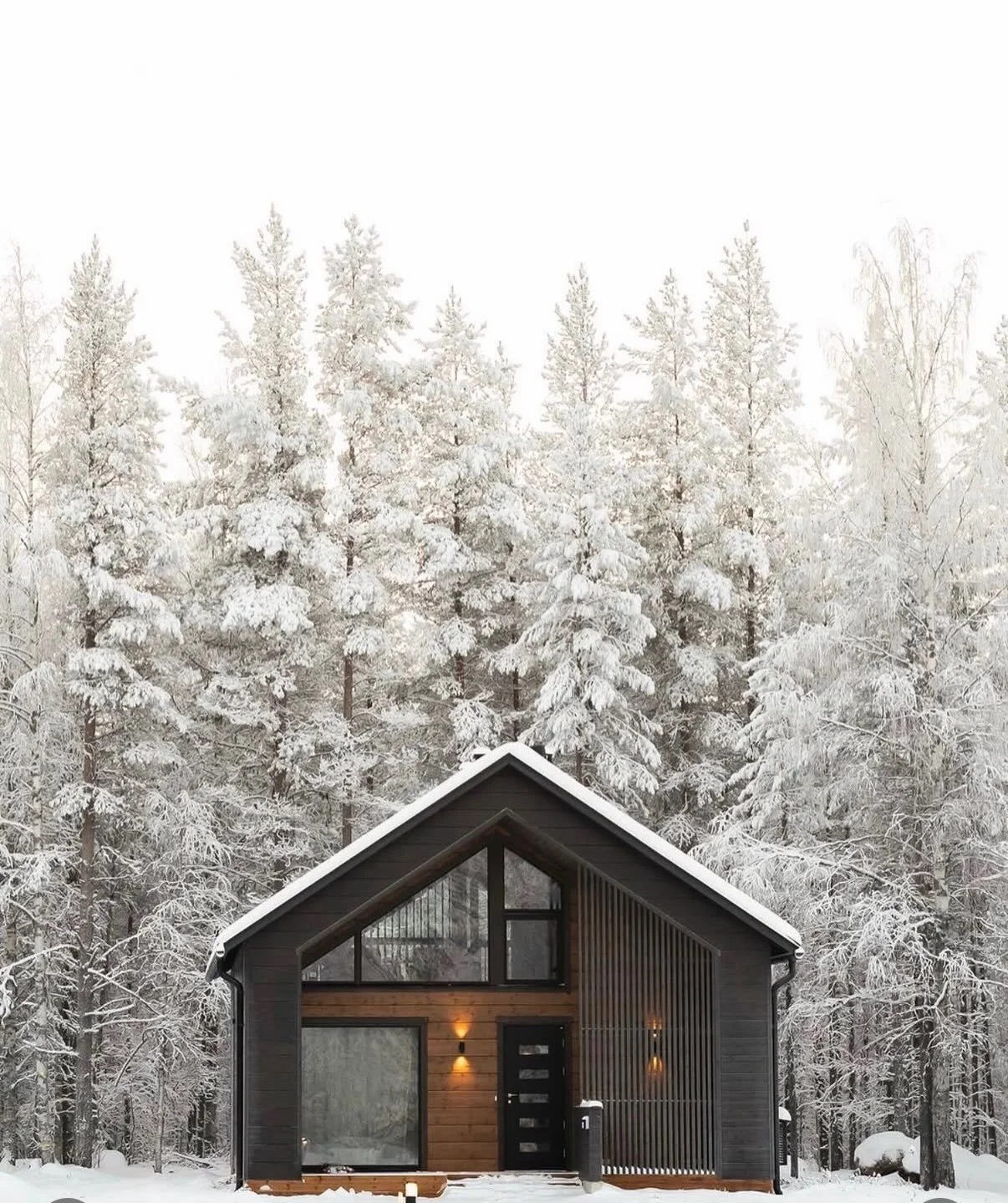 It&rsquo;s that time of year again&hellip; when thoughts start turning to snowy forests, huskies, reindeer and a little bit of Lapland magic. 
❄️
And if you&rsquo;re looking to experience it in a more grown-up way, our member @rebeccag_travelcounsell