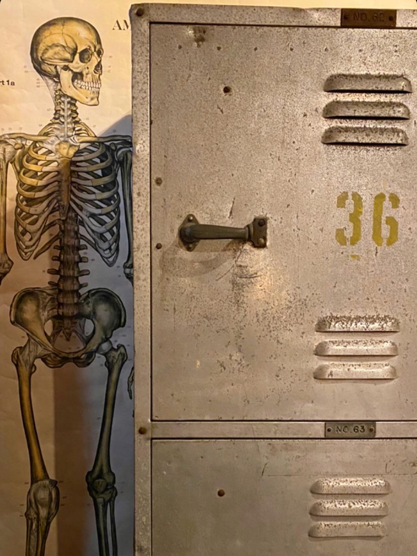 Stop by to pick our bones this week!!
Everything in the small room 30% off everything in the bigger space 15% with mention of this post!
.
.
#firesale