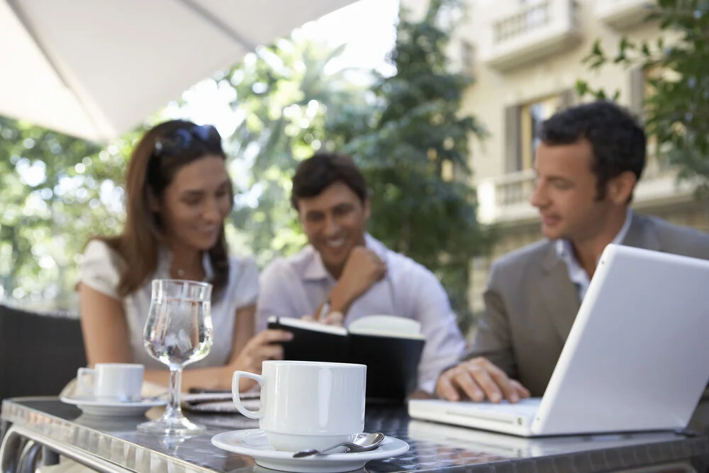 Businesspeople+meeting+at+outdoor+cafe+-+1887024.jpg