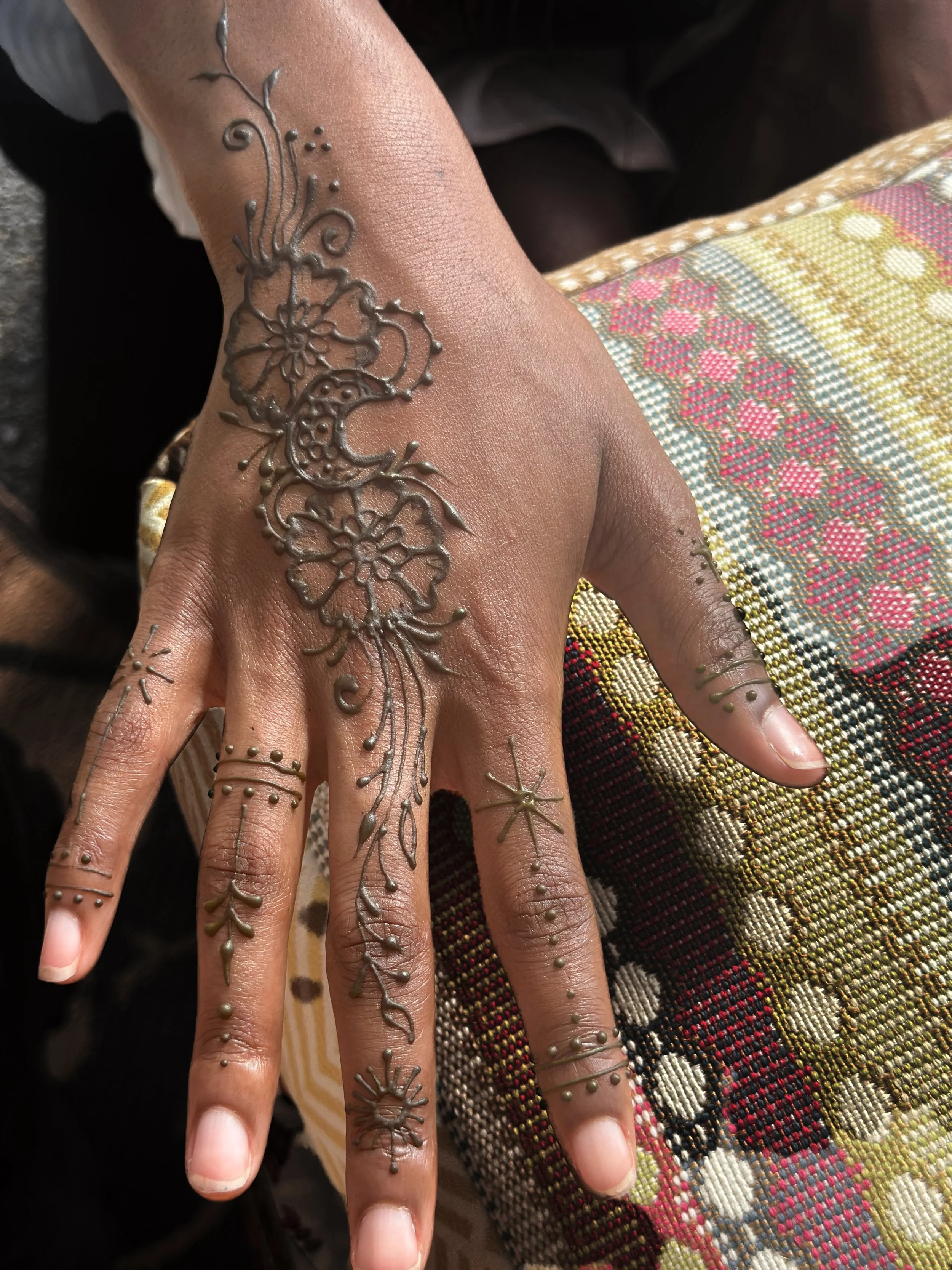 henna moon full hand.jpeg