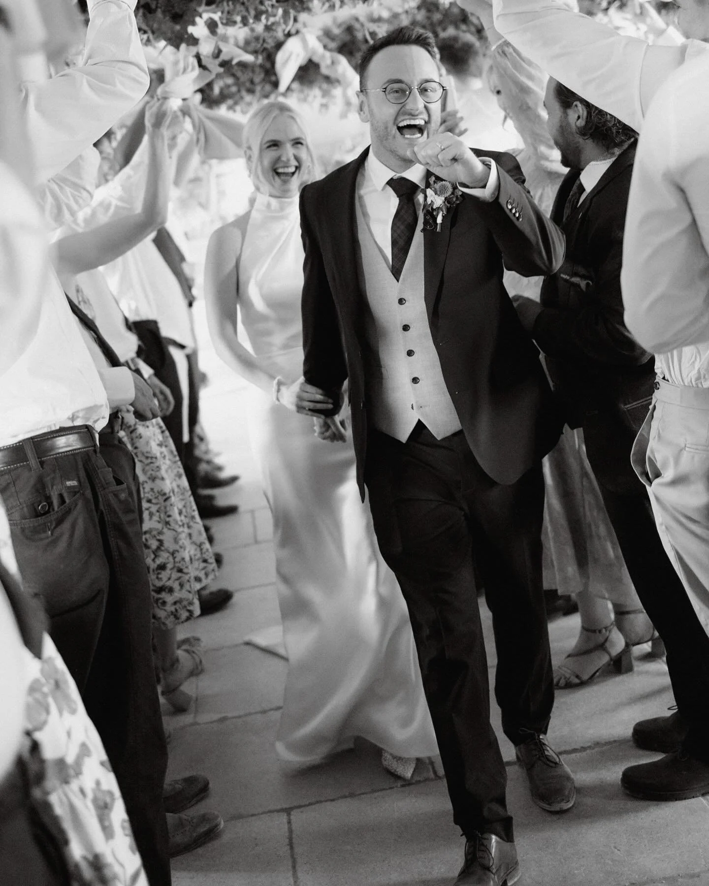 Bringing back a gorgeous sunshine filled day at Old Gore in the Cotswolds. Maura and Daf had the most incredible day. A beautiful church ceremony, a drinks reception full of cocktails and tunes from their DJ, heartfelt speeches and epic dance moves i