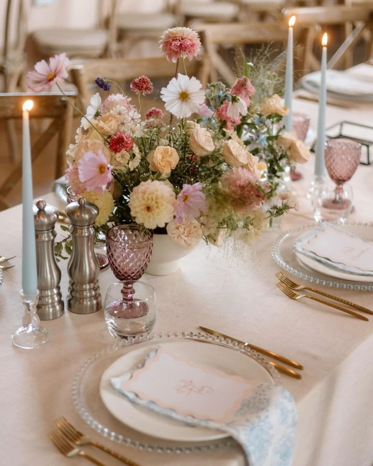 I&rsquo;m still not over the magic of C&amp;Js wedding styling framed with the delicate florals, stone textures and soft light at Llantilio House ✨ definitely one to save for your mood boards 🤍

Venue @llantiliohouse 
Florists @onesplendidday 
Invit