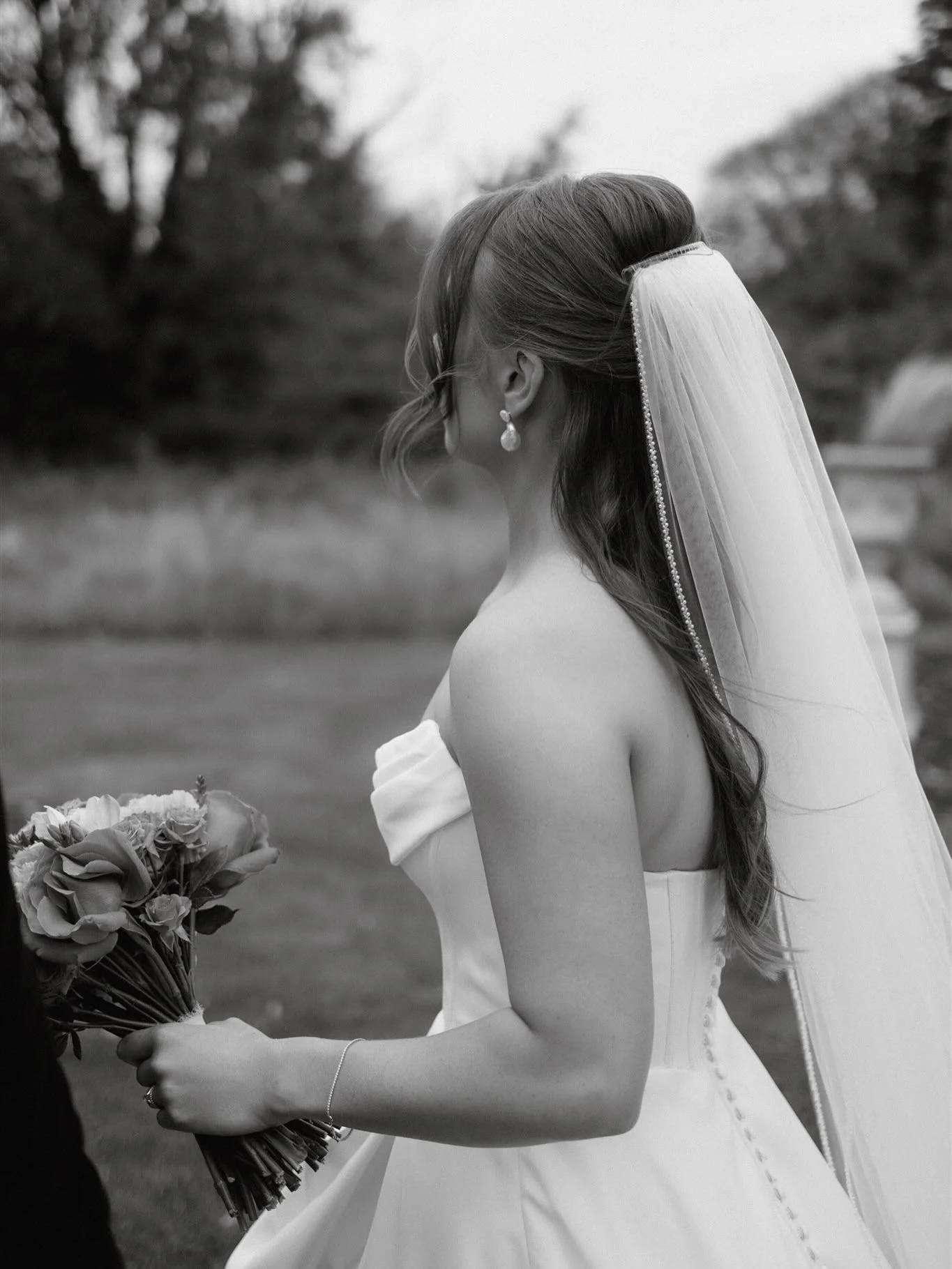 Interrupting the Christmas magic with some black and white magic from Carly and Samms autumn wedding day in the Gower earlier this year. A few favourites of mine 🖤

Make up @mua_charmainegorwill 
Hair @bethanyeleanorhairbeauty 
Dress @white.orchid.b