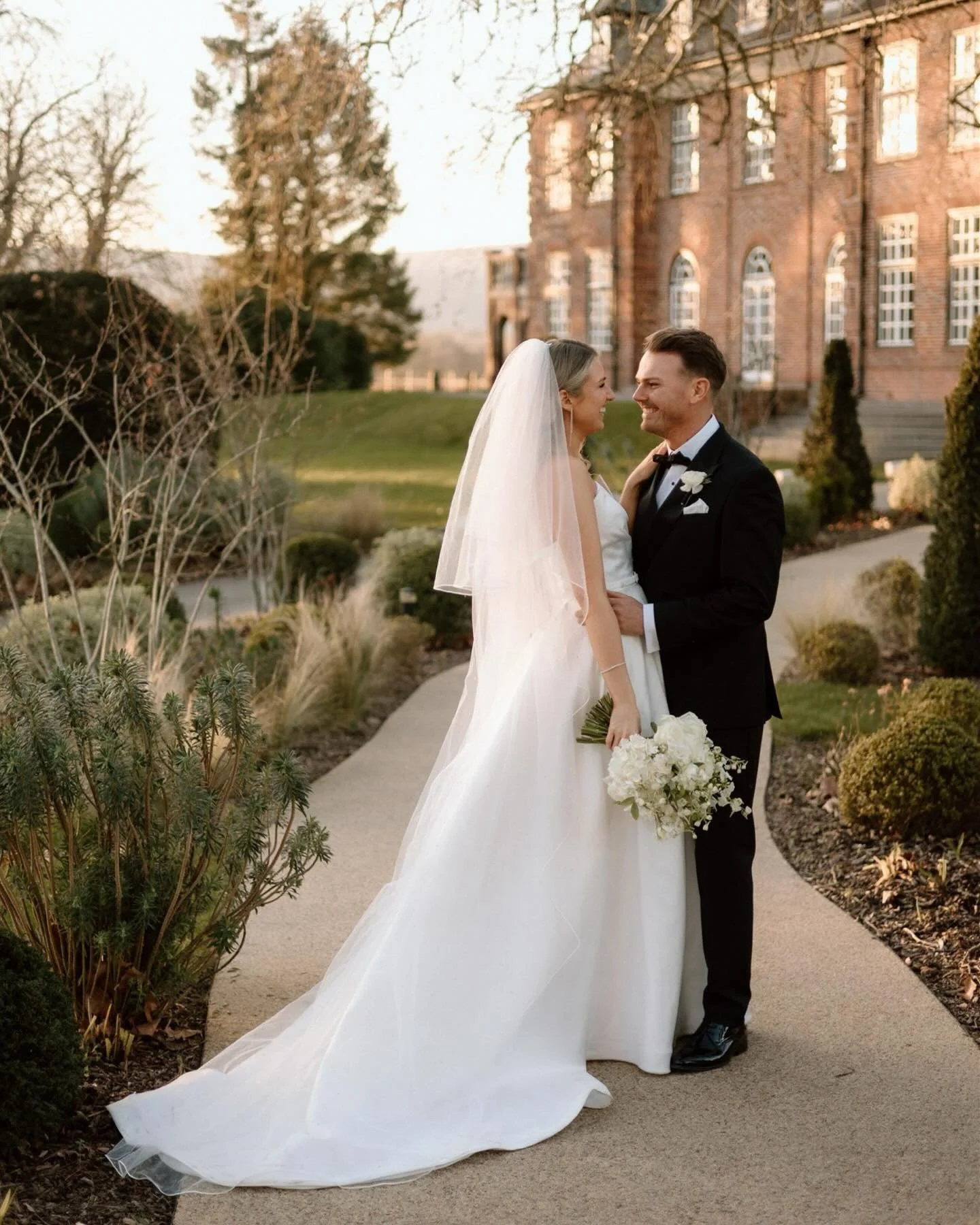 Well hello 2026 ✨ I&rsquo;ve got so many gorgeous weddings to share still from 2025 so figured I would start the year will the final wedding, a stunning NYE wedding at @santffraedhouse ✨ all the glitz, champagne, fireworks (and surprise sunshine!) fo