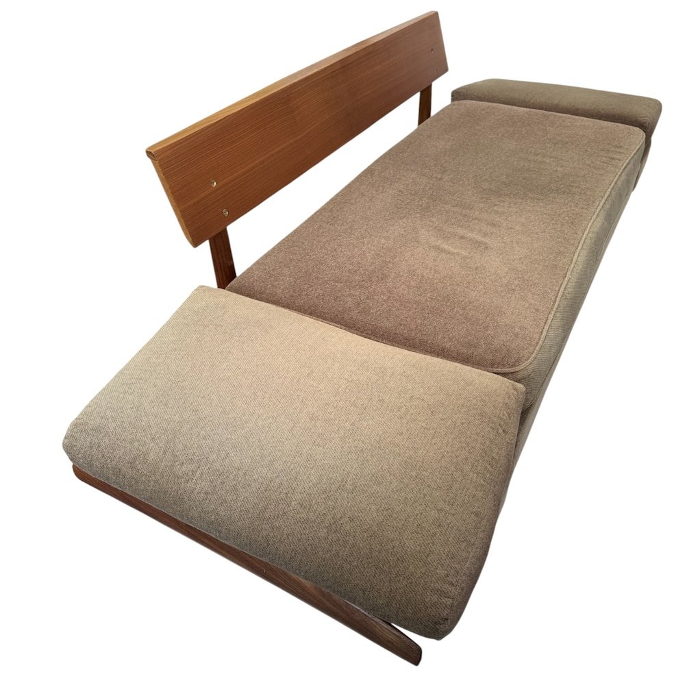 sofa2.jpg
