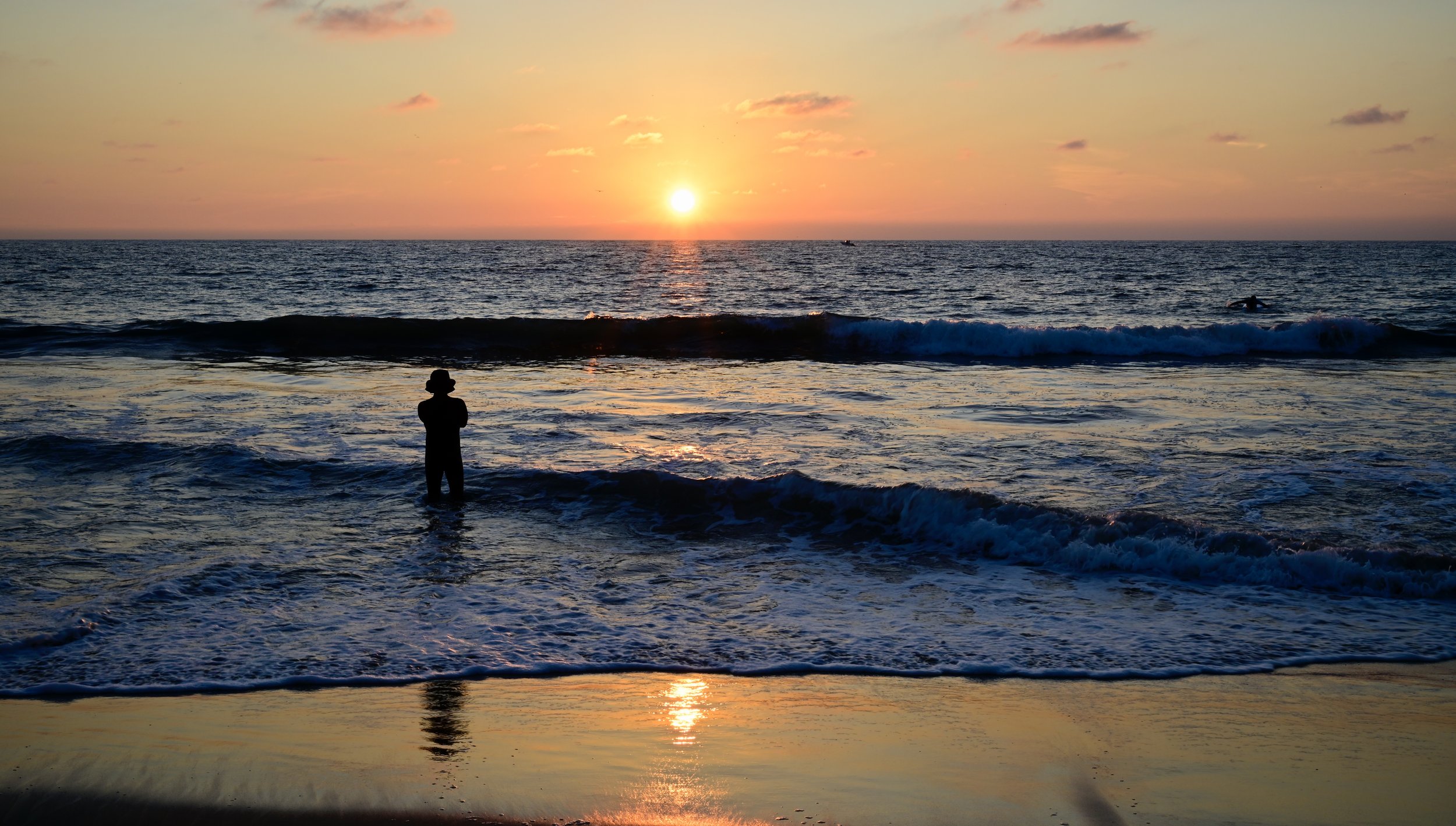      

 
   “Sometimes good things fall apart so better things can fall together” 
 




















  
  



     