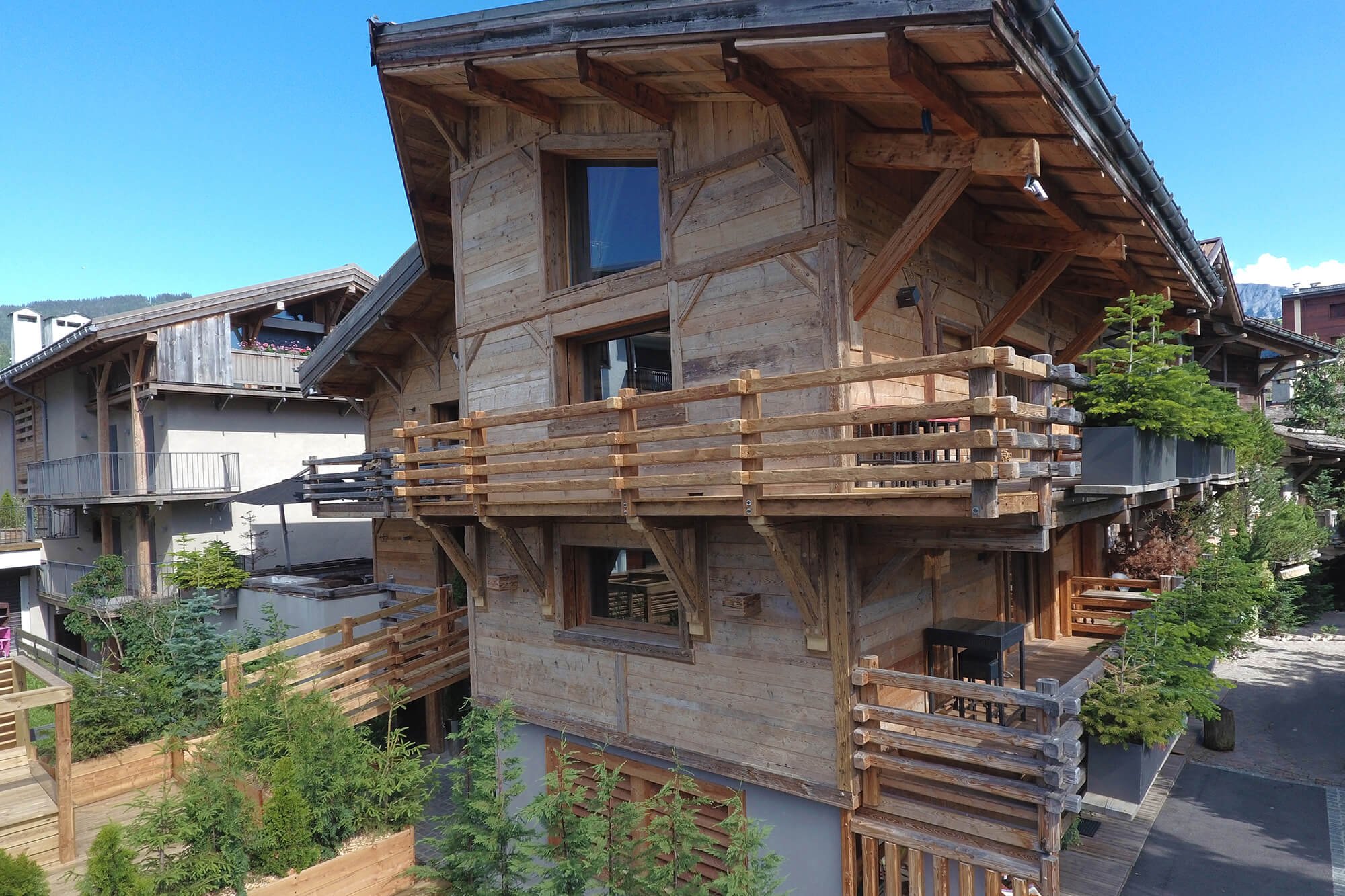 Exceptional chalet in Megève at the foot of the slopes with hotel service, pool and spa overlooking Mont Blanc 