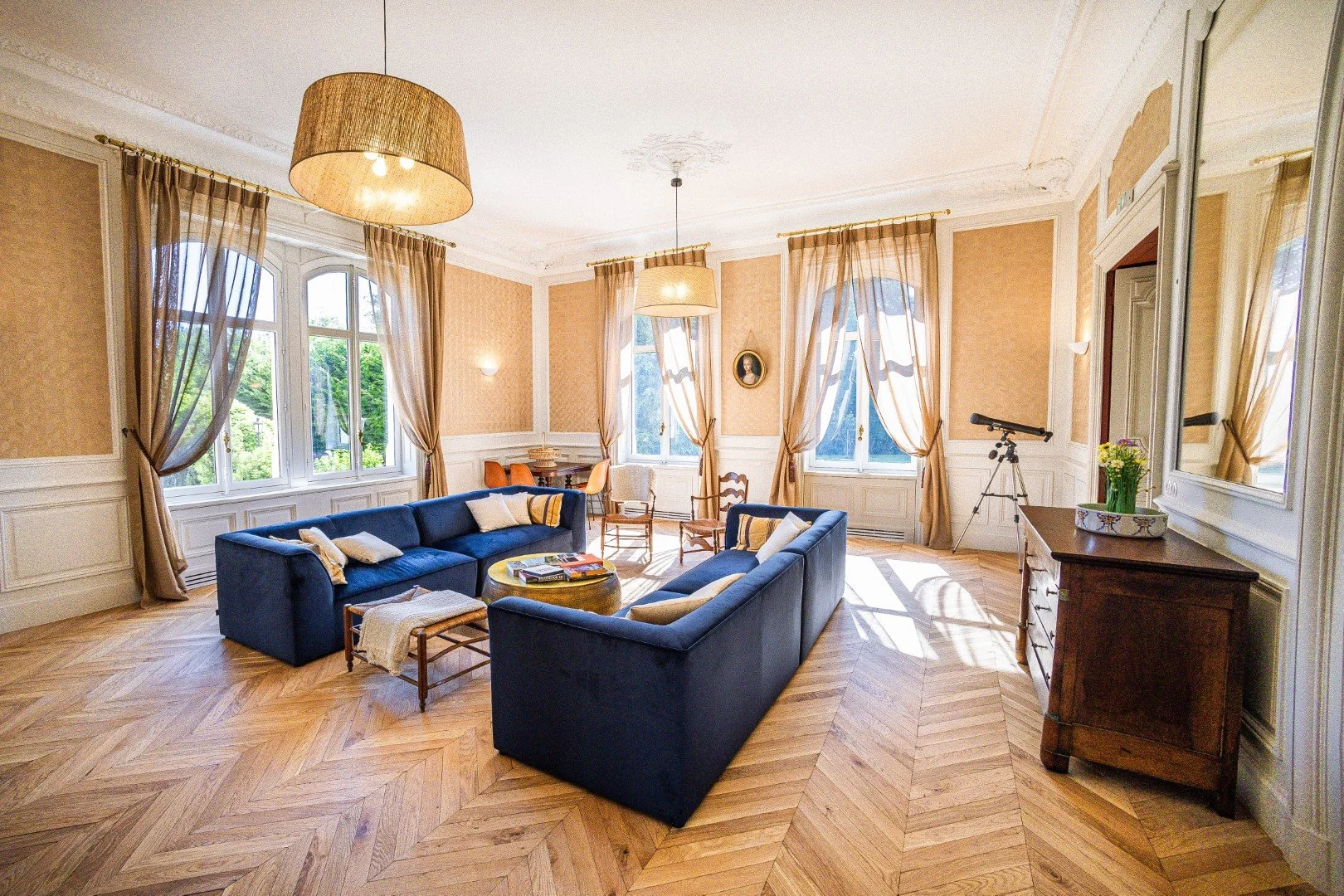 chateau beaune salon