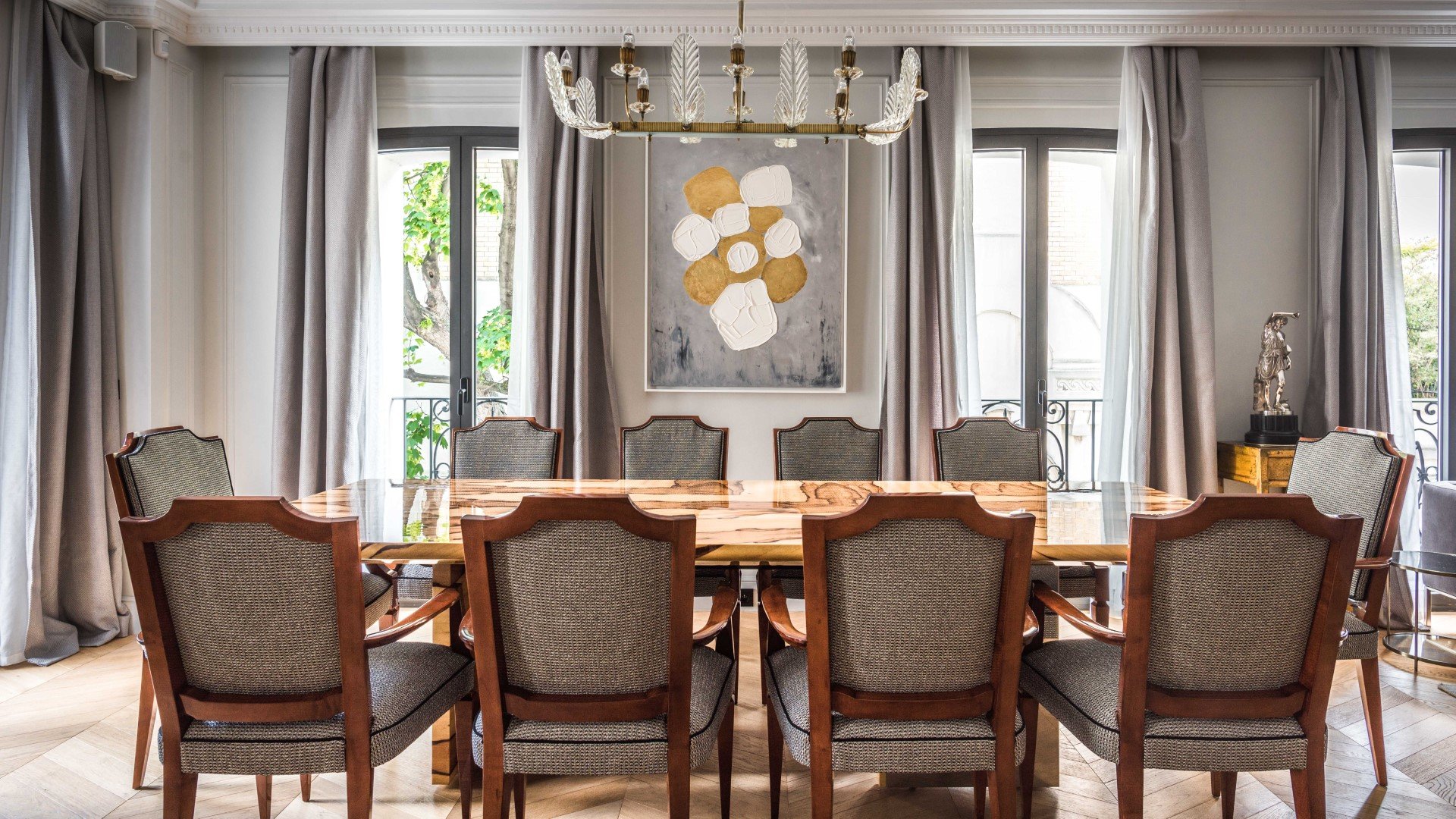 Dining room with large table in luxury home in Paris Homanie Paris Mandel