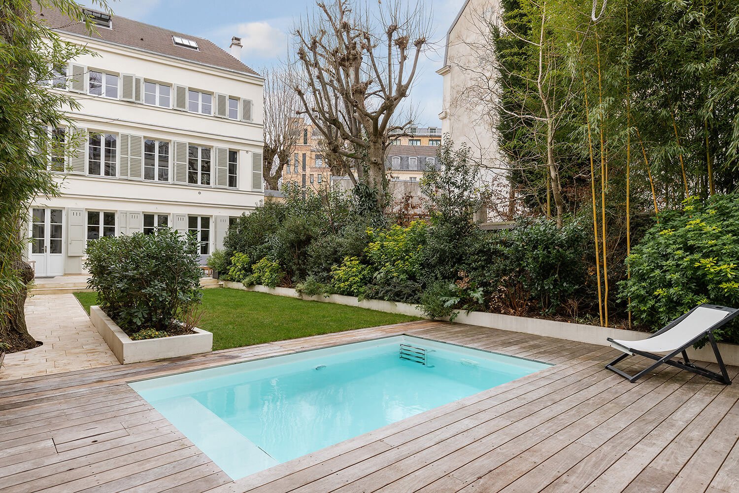 Luxury house in the heart of Paris with garden and swimming pool near Saint Germain des Prés