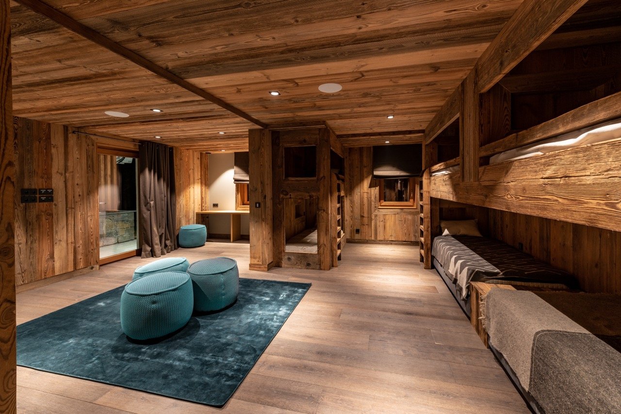 Luxury chalet in La Clusaz at the foot of the slopes with hotel service, swimming pool and spa