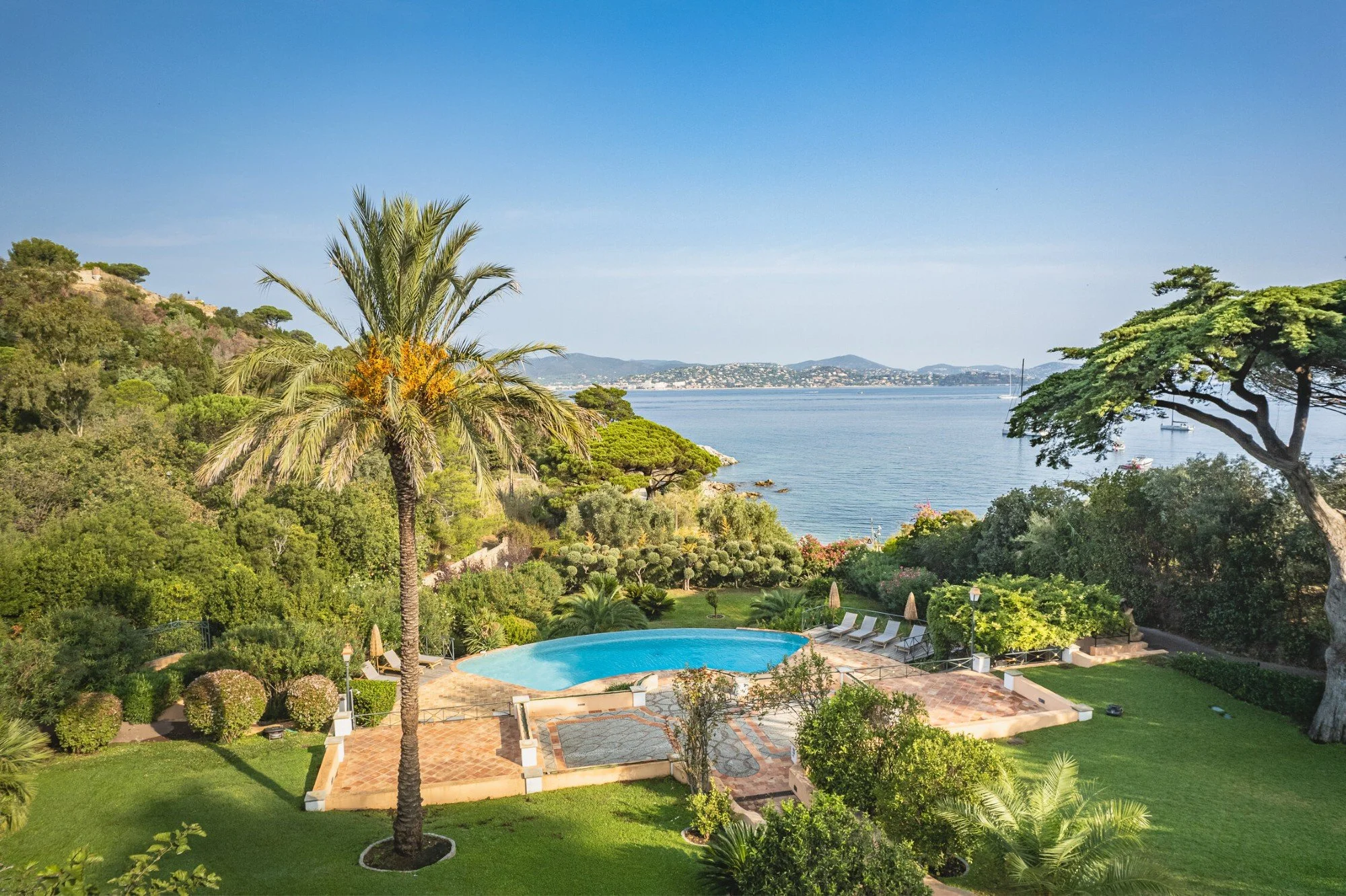 ville de luxe saint-tropez graniers piscine