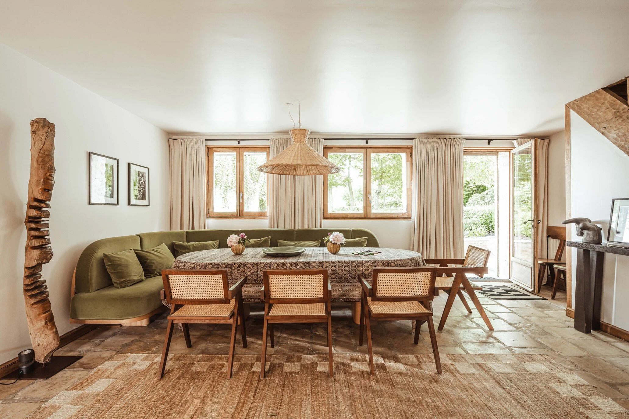 Location villa luxe Bonneville salle à manger