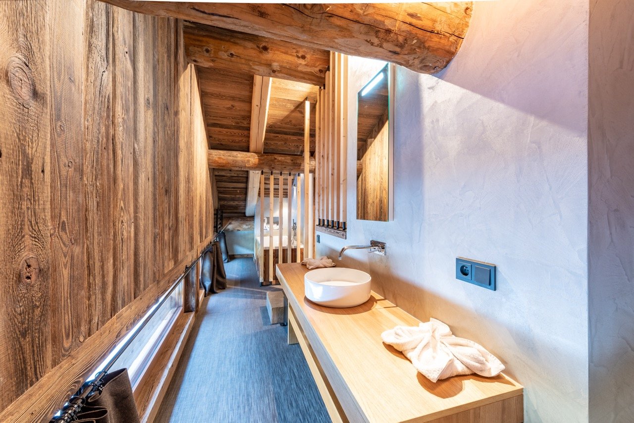 Luxury chalet in La Clusaz ski in ski out with hotel service, pool and spa