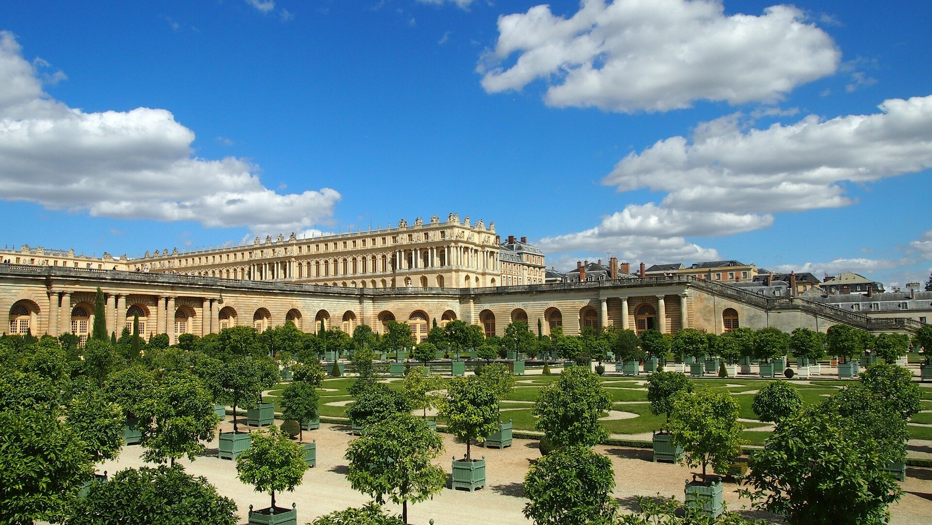 Visit the Palace of Versailles from your exceptional apartment