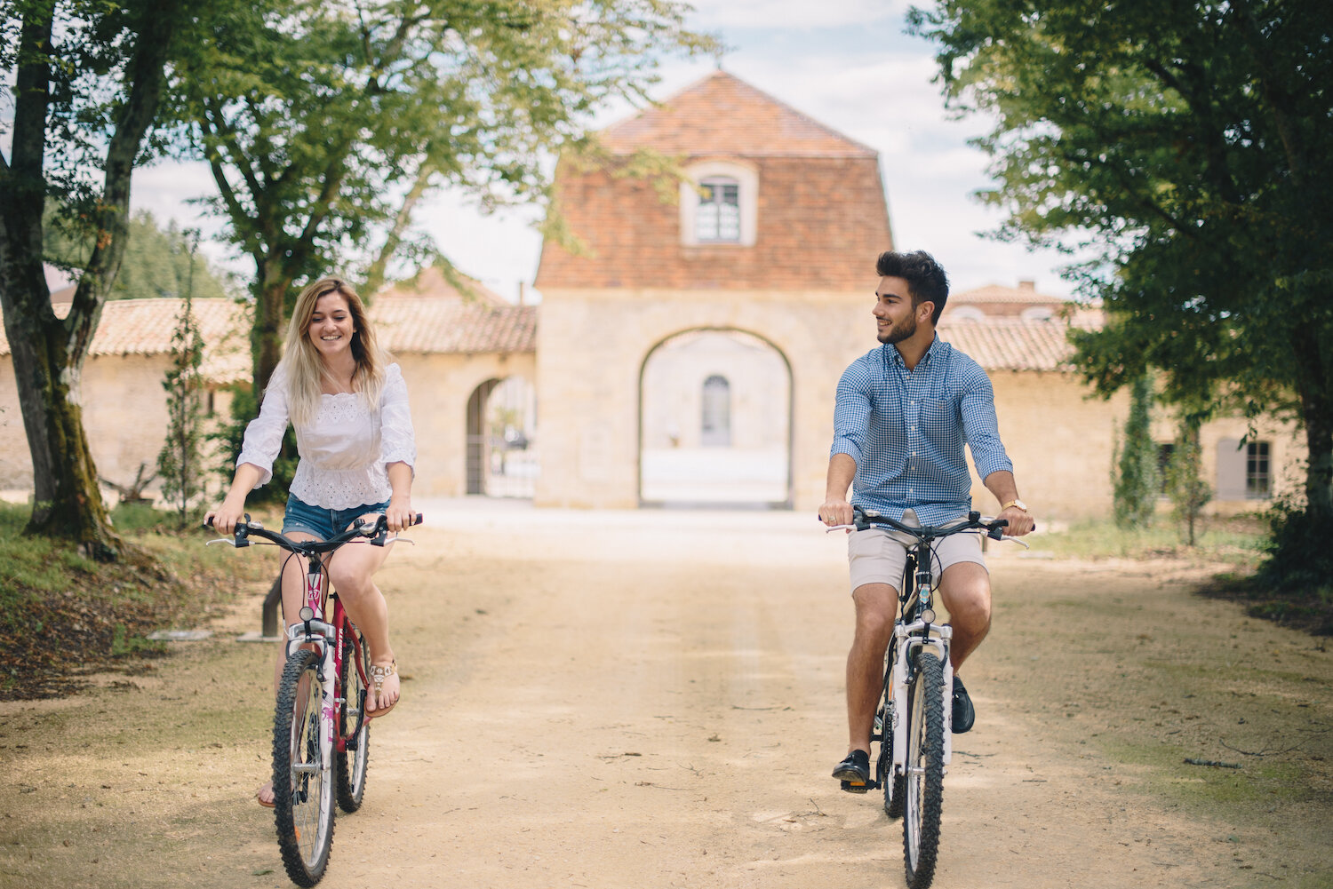 Cycling and mountain biking in the Dordogne from an exceptional Château
