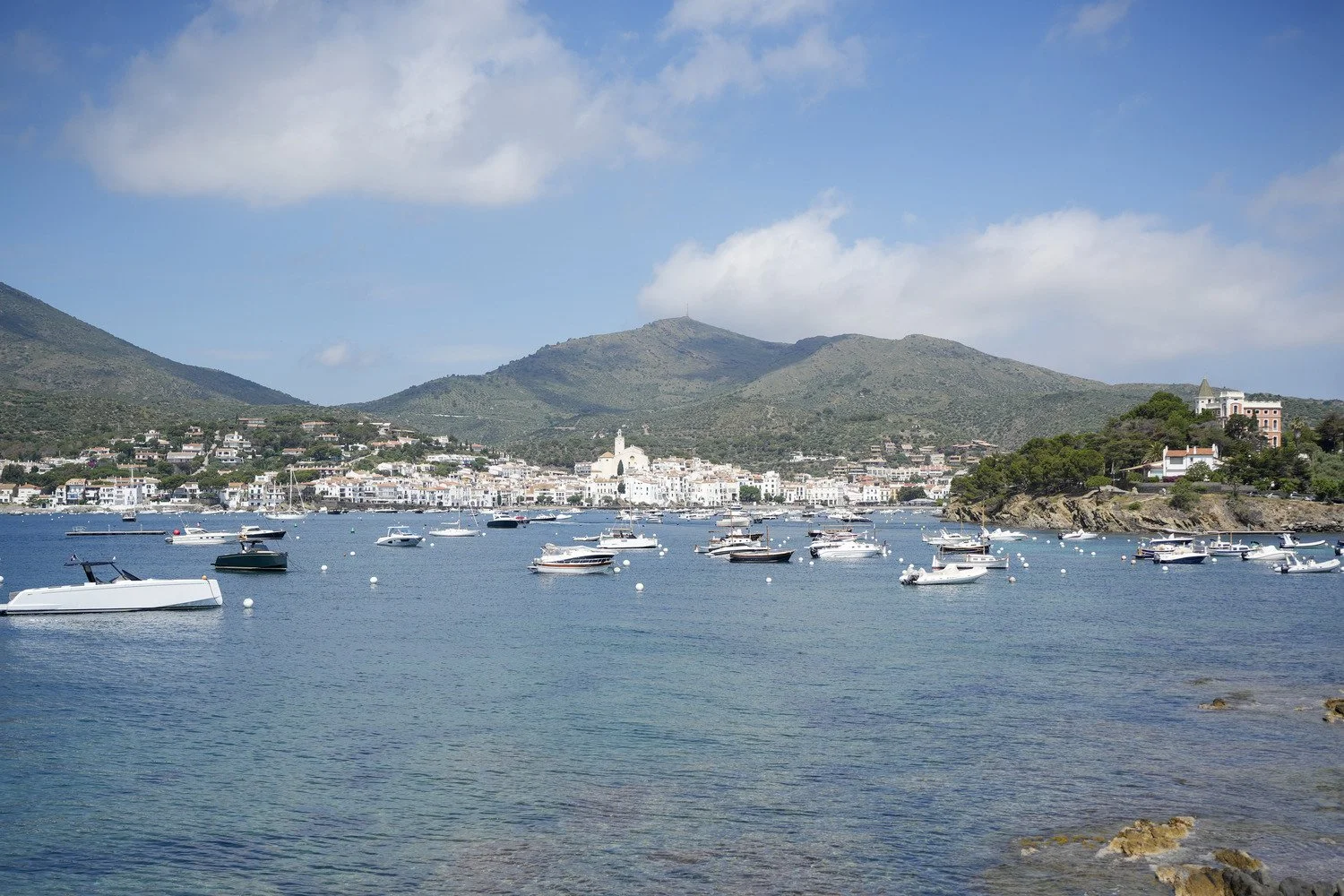 Location villa luxe Cadaques Oliveres vue village