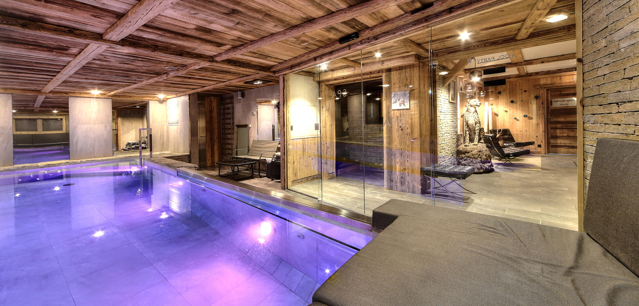 Wellness and swimming pool in a luxury chalet in Megève