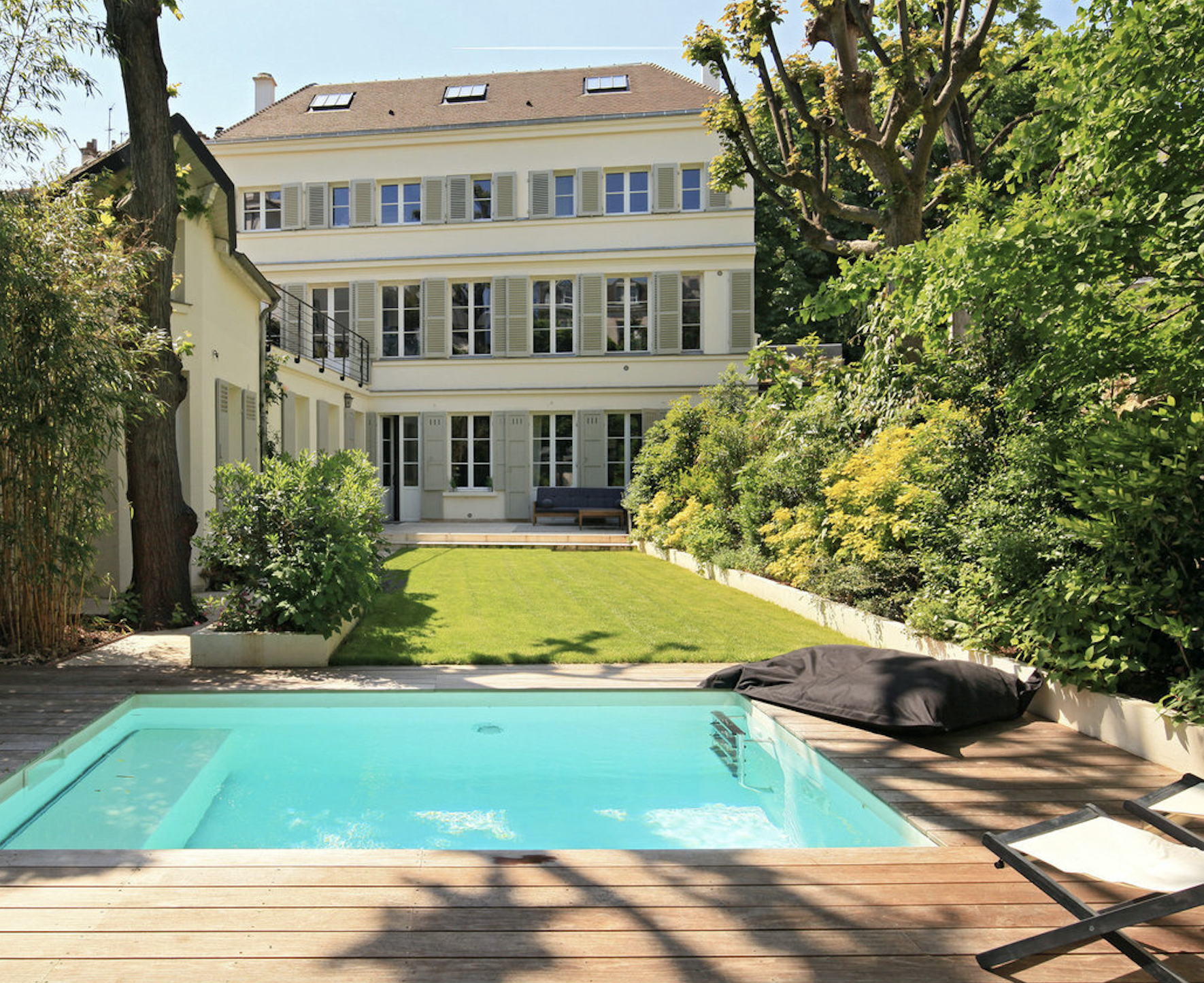 Luxury house in Paris near Saint Germain des Prés and Odéon with garden and swimming pool 