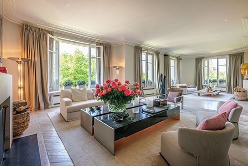 Luxury apartment in Paris Champ de Mars with view of the Eiffel Tower 